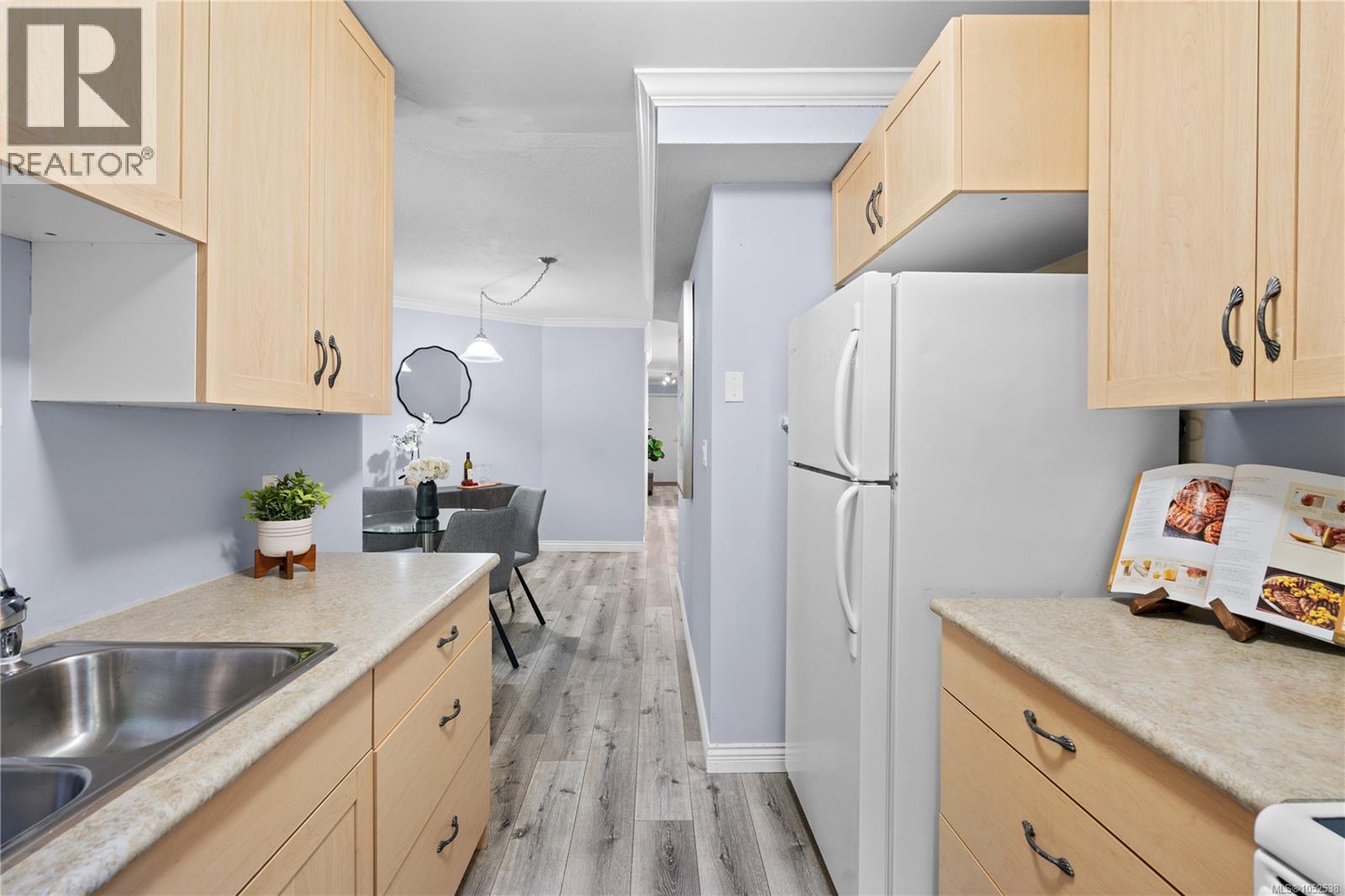 214 2520 Wark St Property Photo 13