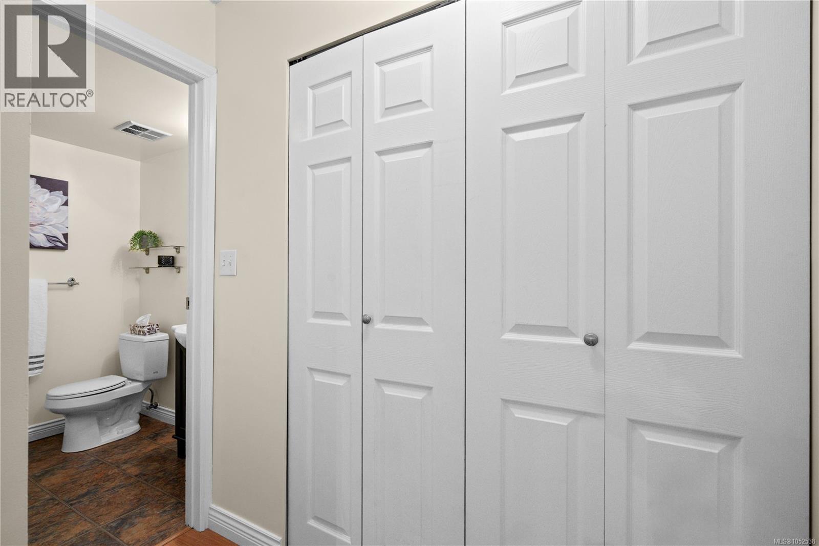 214 2520 Wark St Property Photo 18