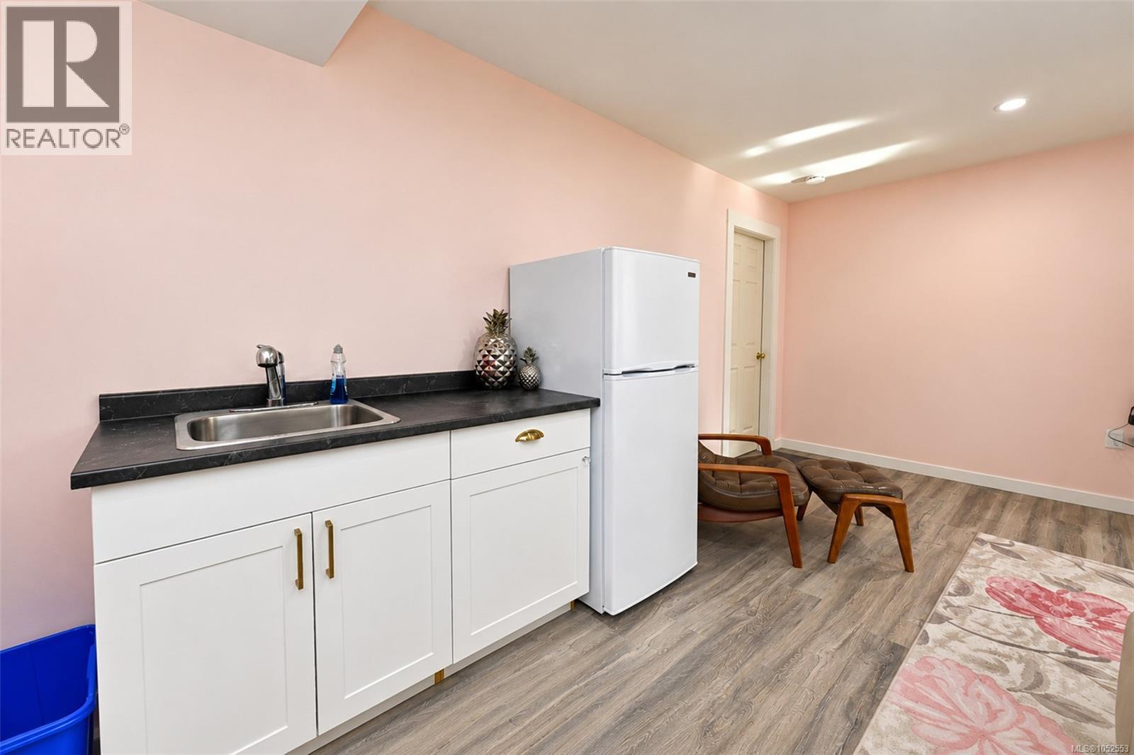 3601 Arbutus Dr N Property Photo 26