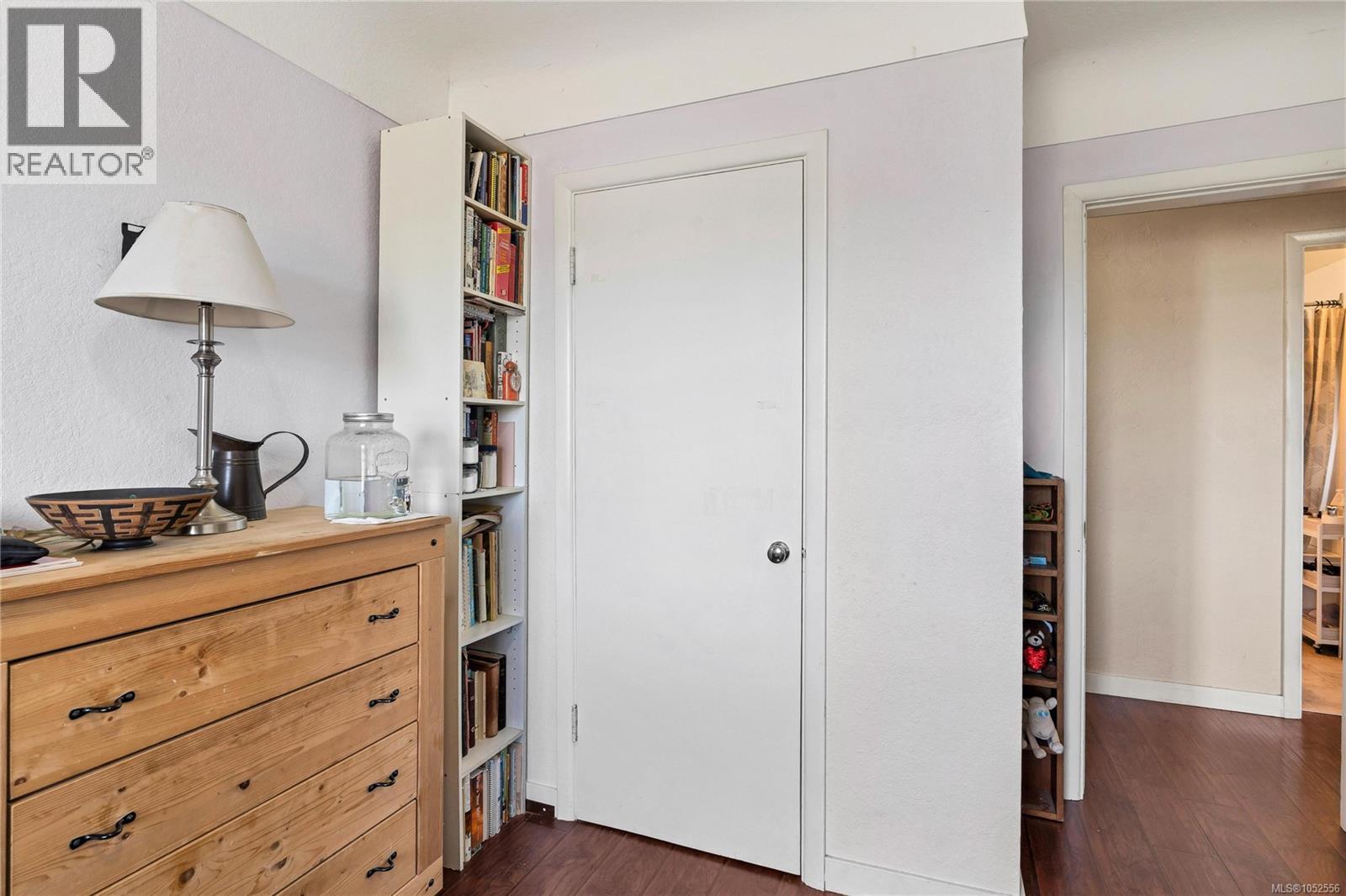565 Baker St Property Photo 19