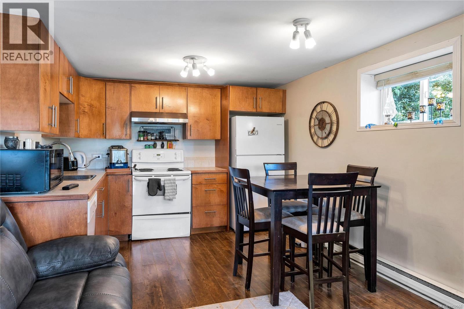 565 Baker St Property Photo 23