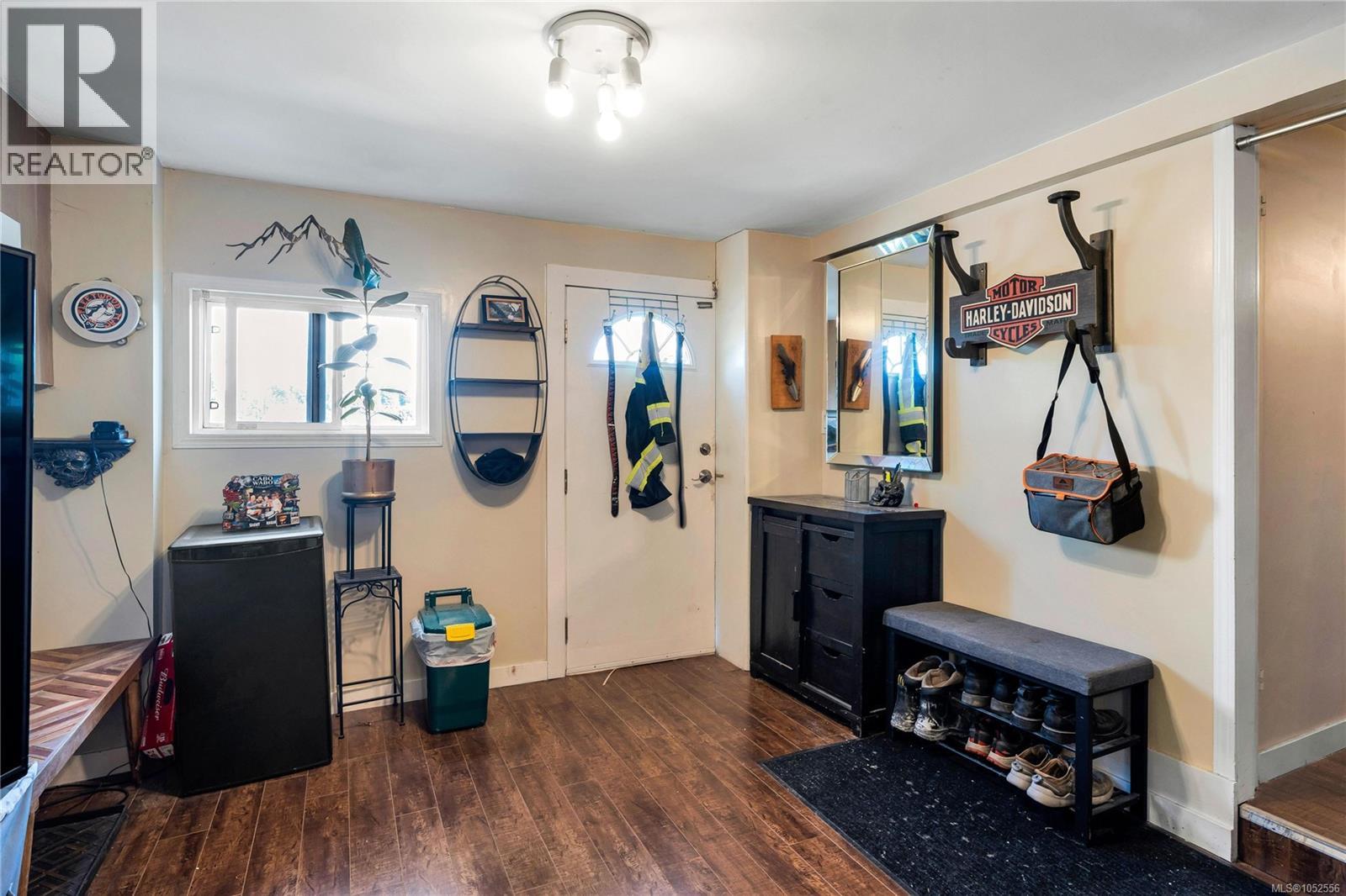 565 Baker St Property Photo 24