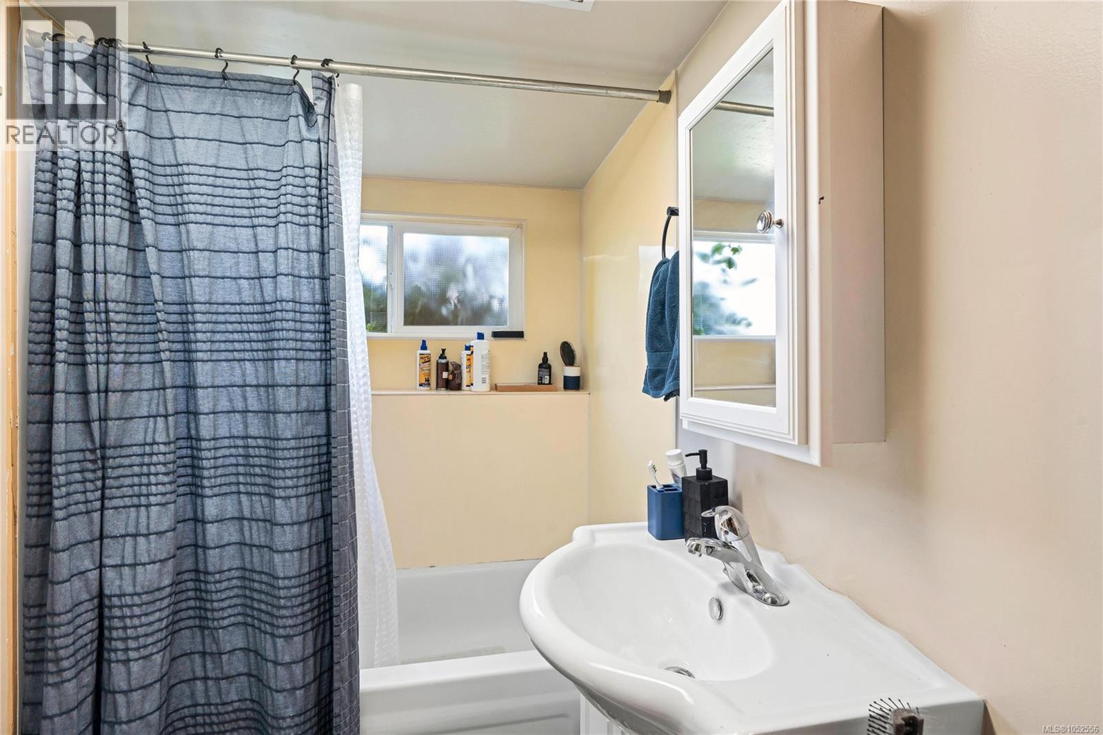 565 Baker St Property Photo 27