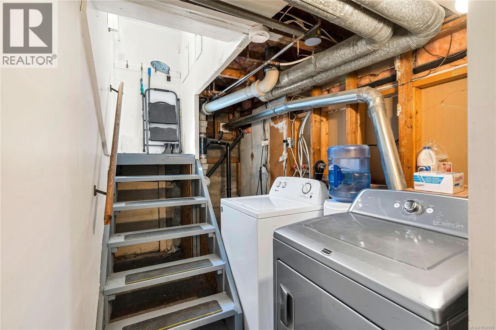565 Baker St Property Photo 30