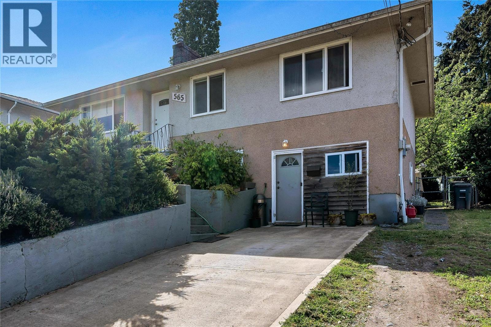 565 Baker St Property Photo 31