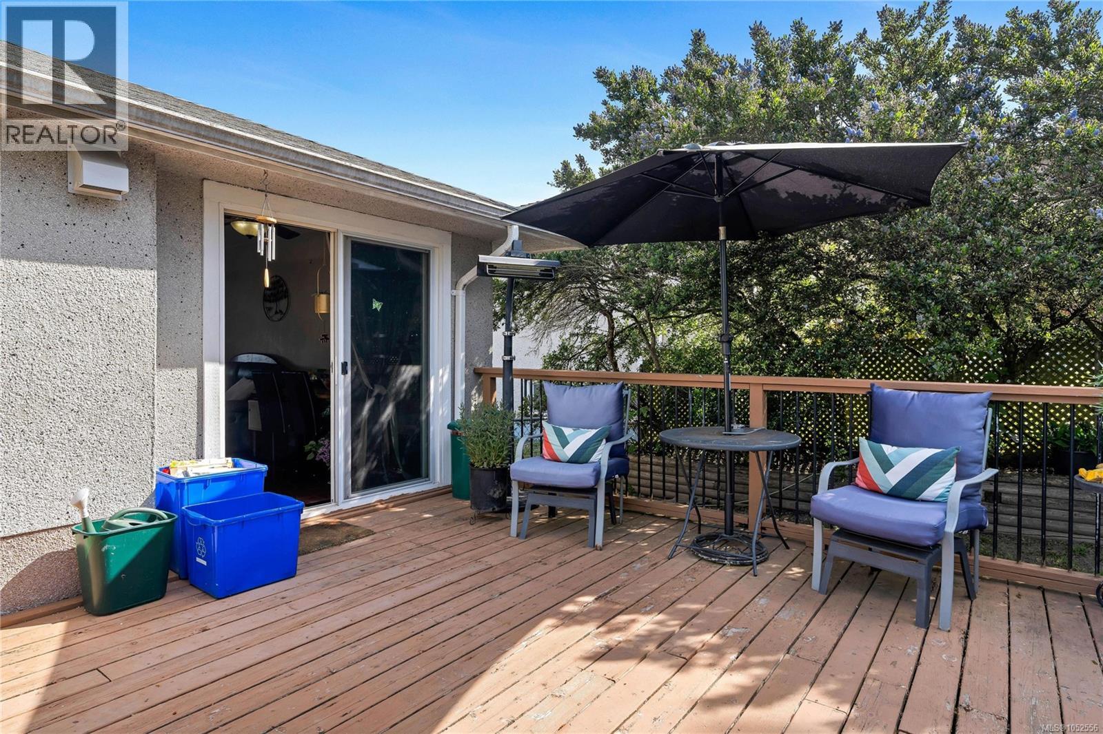 565 Baker St Property Photo 33