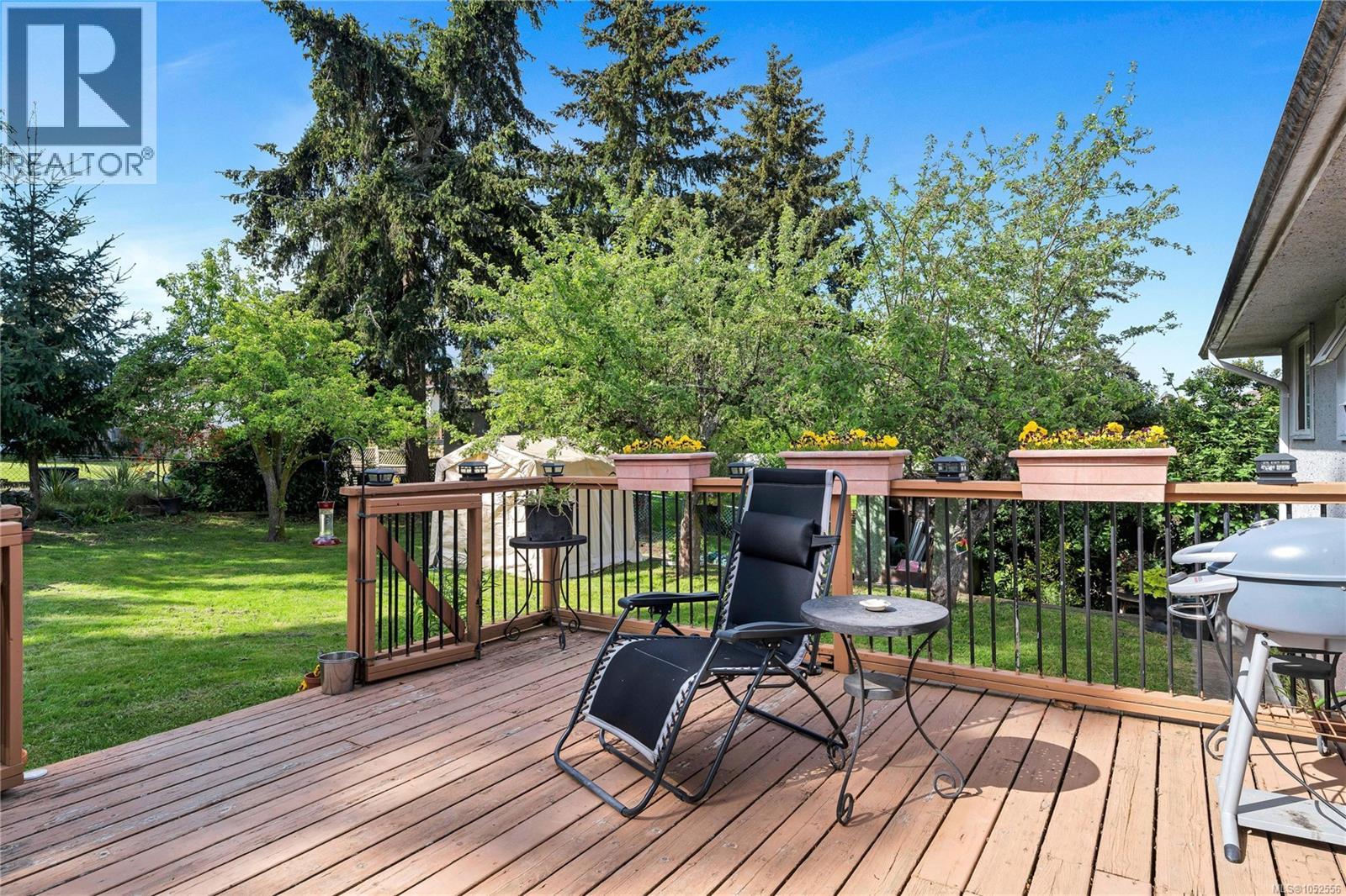 565 Baker St Property Photo 35