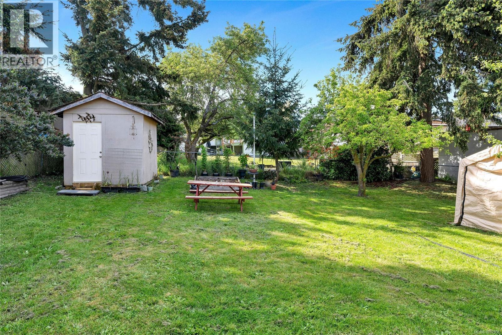 565 Baker St Property Photo 36