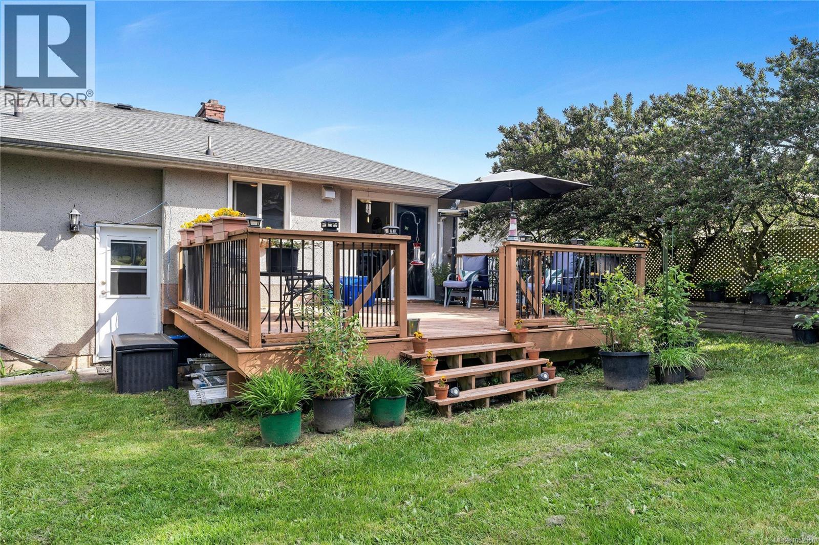 565 Baker St Property Photo 37