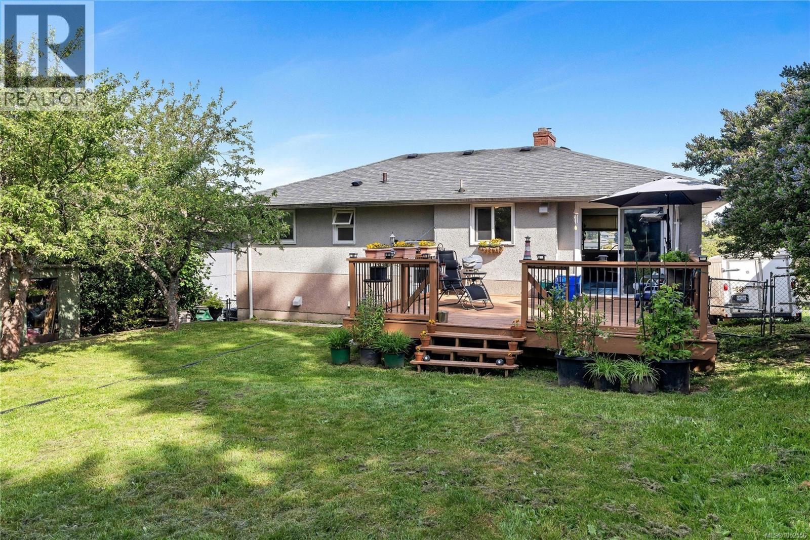 565 Baker St Property Photo 38
