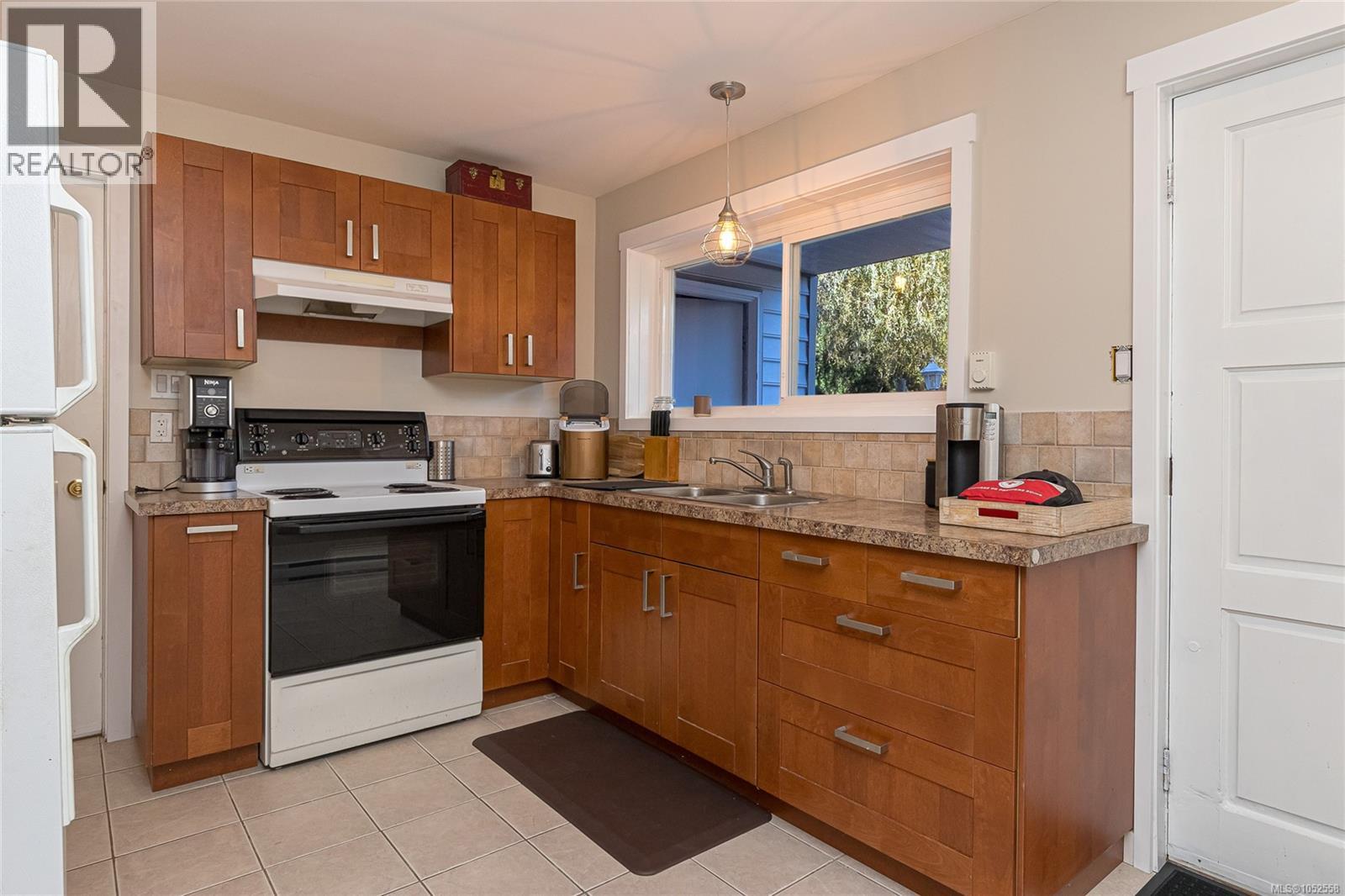 1650 Yeo St Property Photo 6