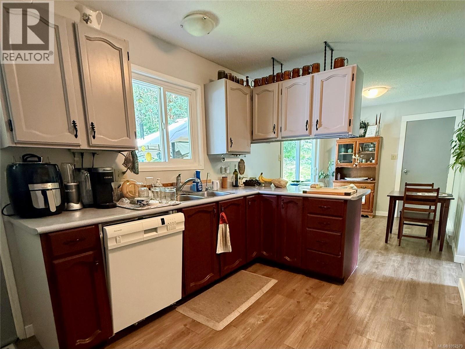 1673 Northwest Bay Rd Property Photo 4