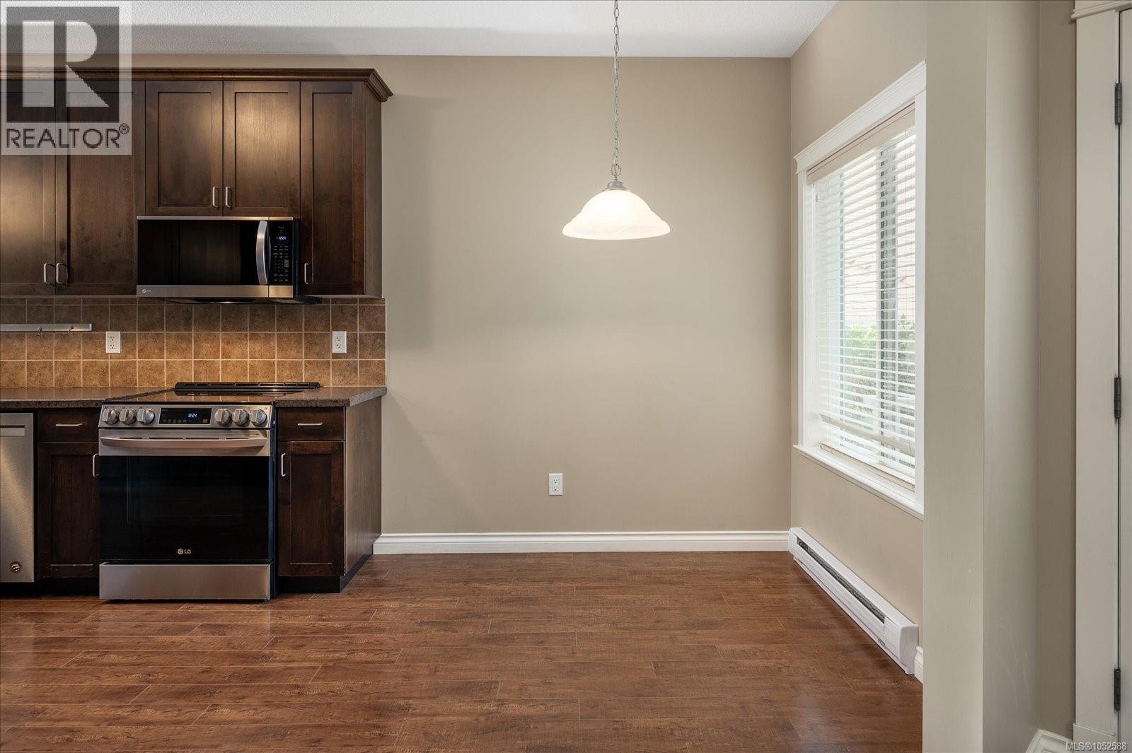 2403 Parveen Pl Property Photo 5