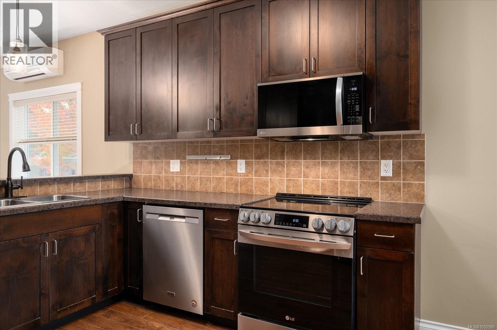 2403 Parveen Pl Property Photo 7