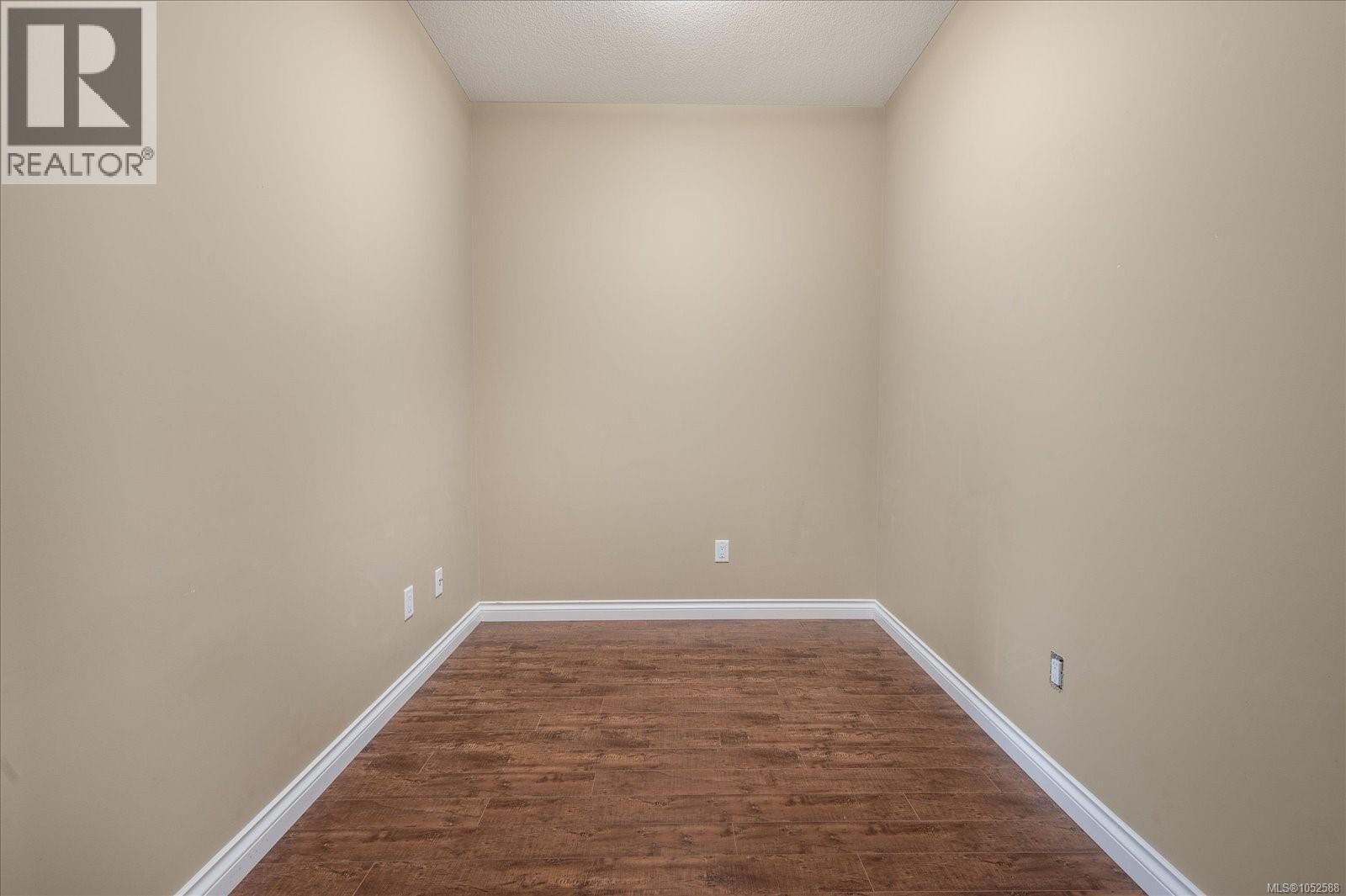 2403 Parveen Pl Property Photo 13