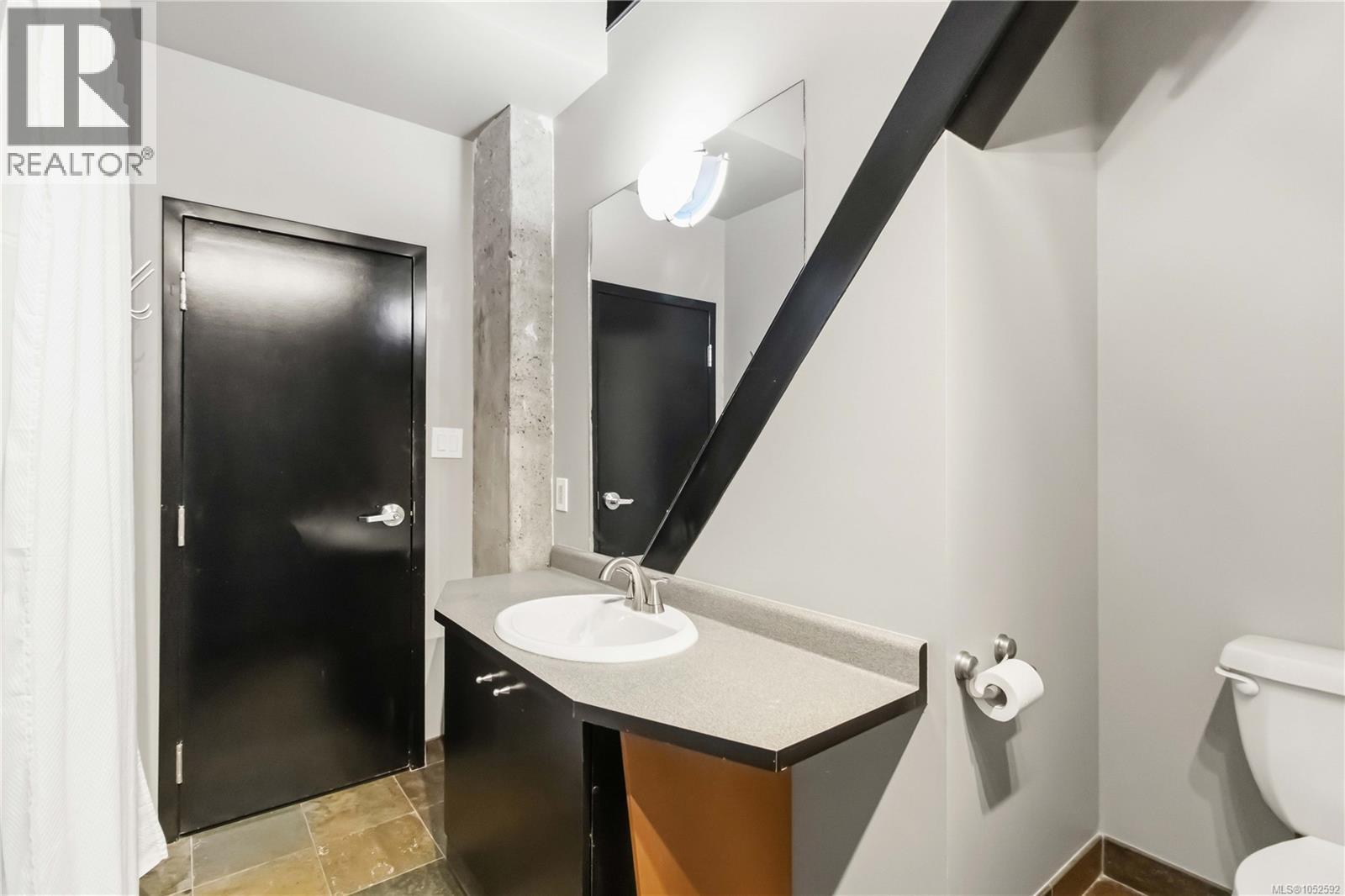 406 1061 Fort St Property Photo 12
