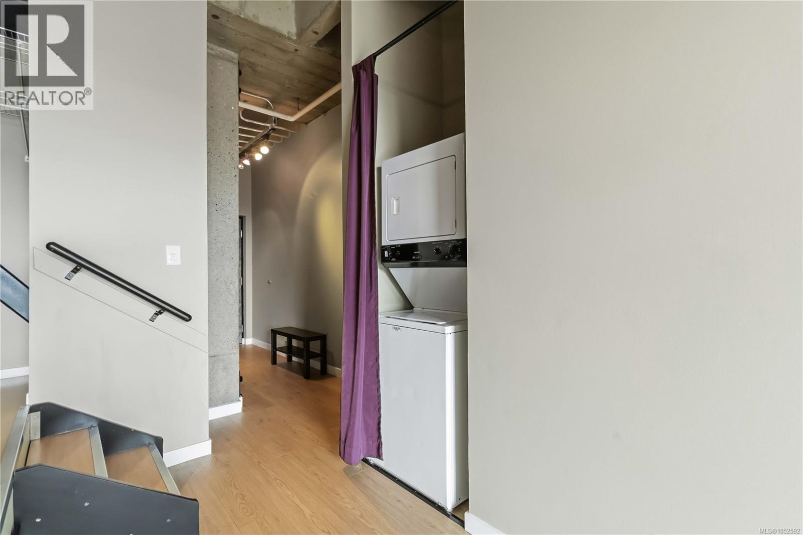 406 1061 Fort St Property Photo 14
