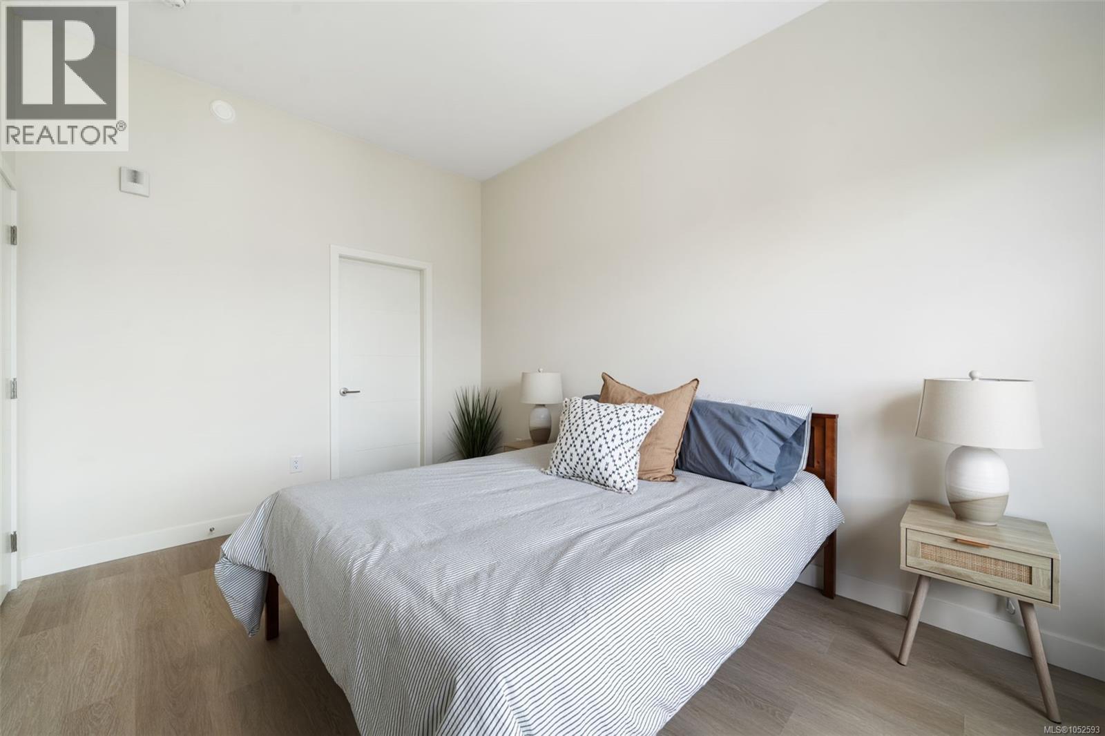 312 777 Station Ave Property Photo 15
