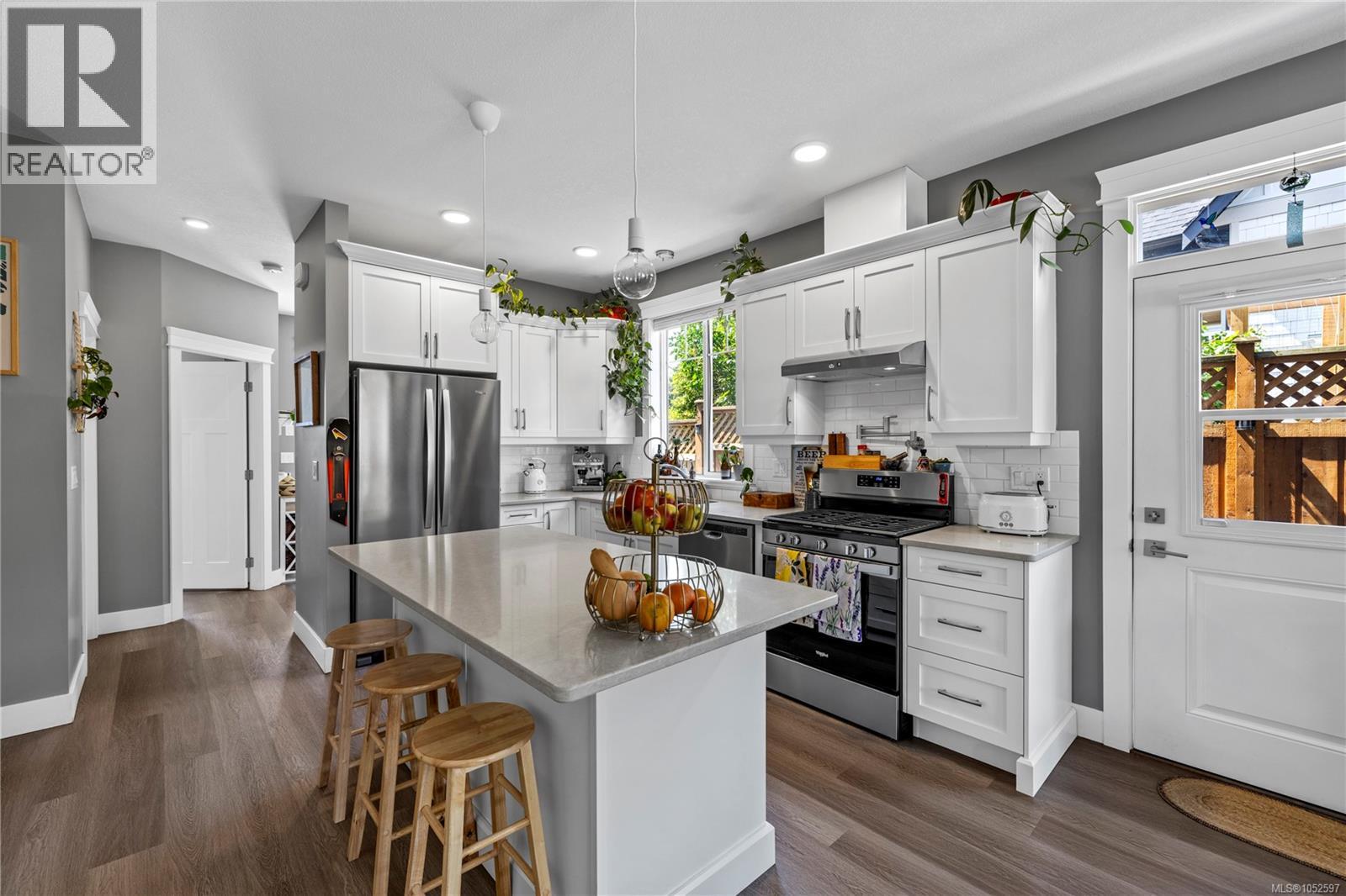 476 Machleary St Property Photo 4
