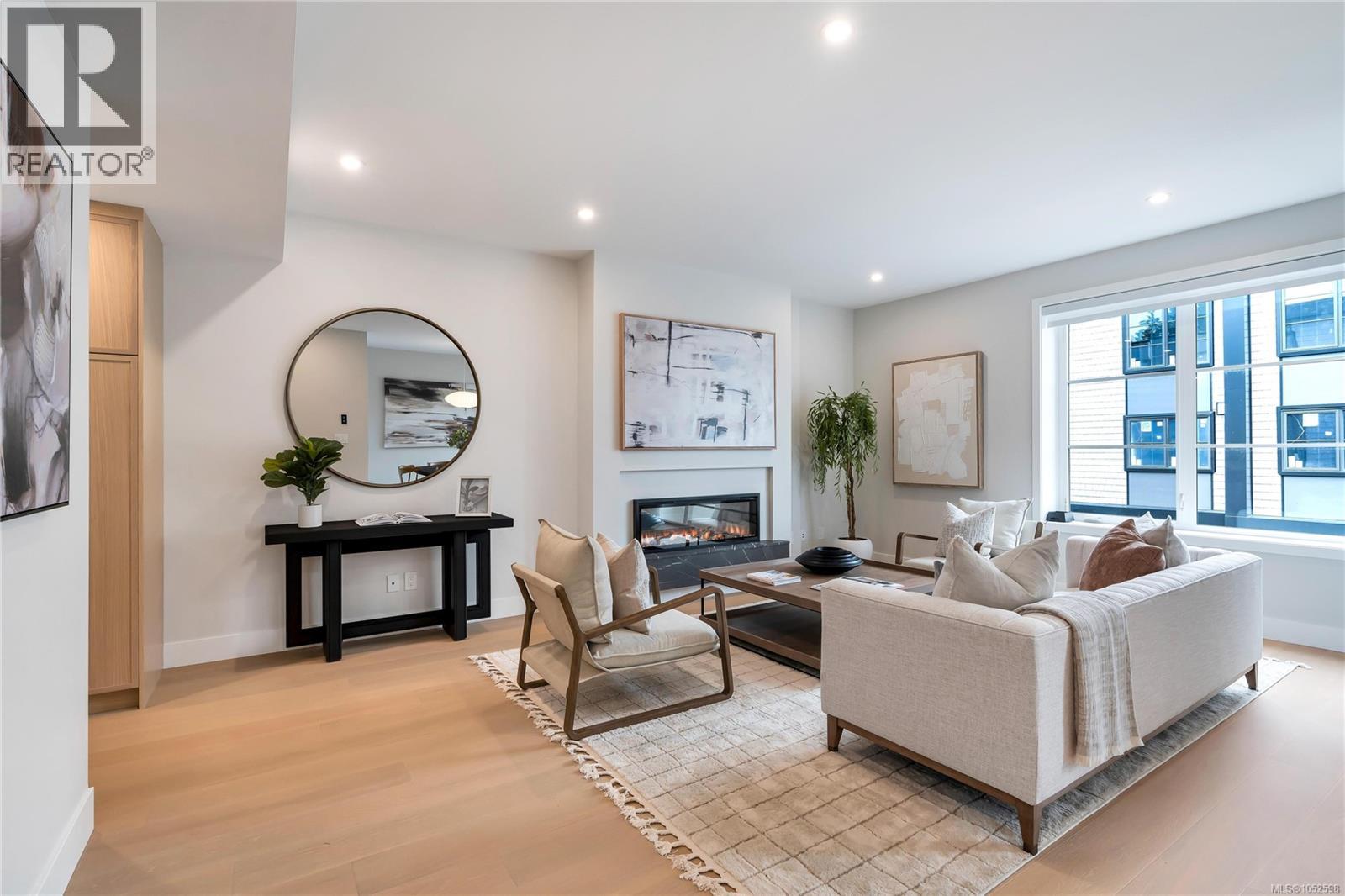 2 2590 Penrhyn St Property Photo 3