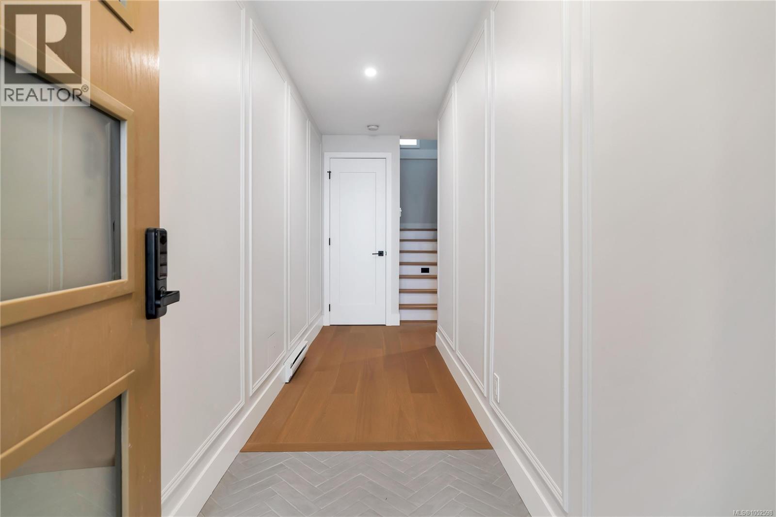 2 2590 Penrhyn St Property Photo 5