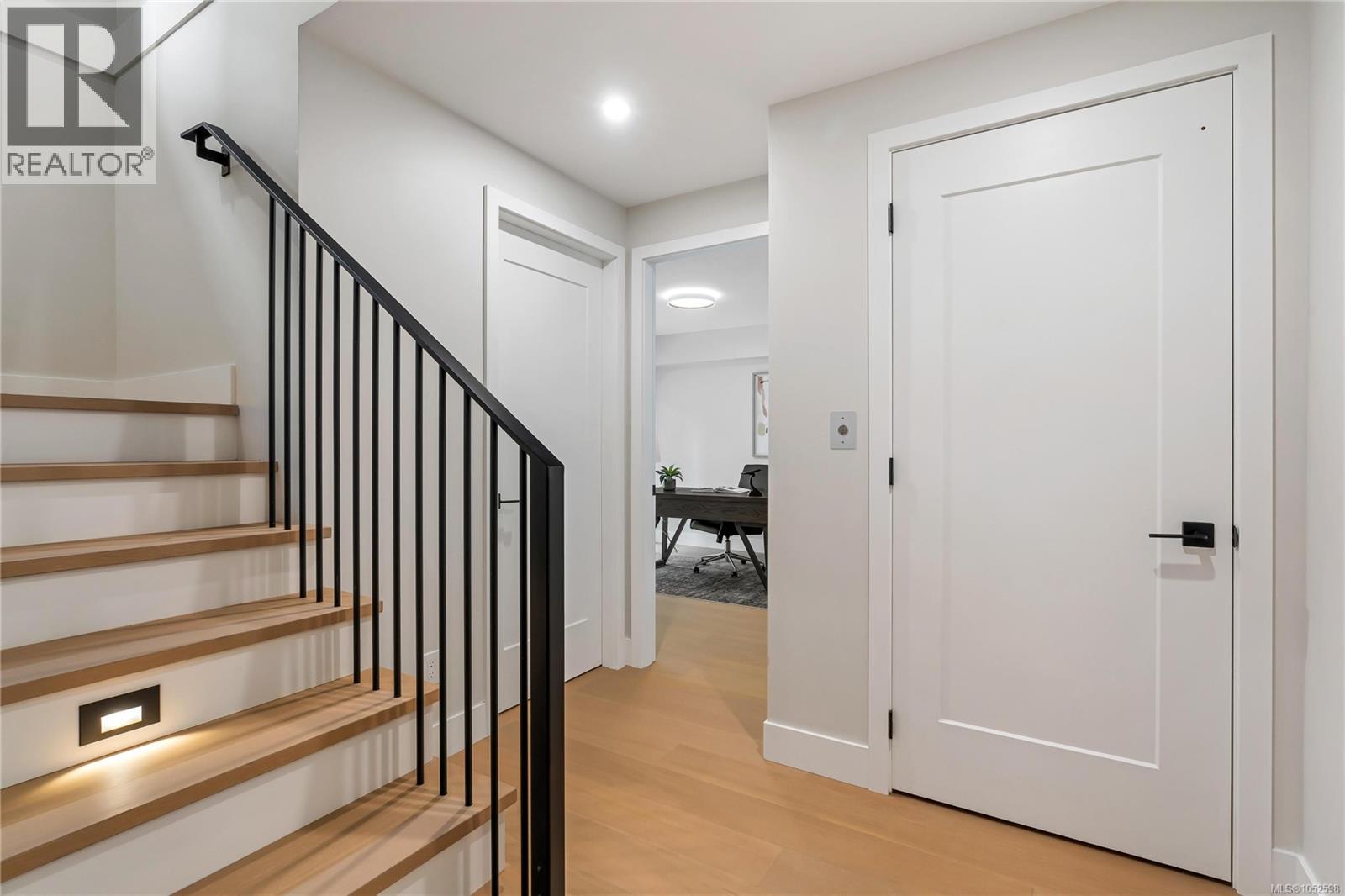 2 2590 Penrhyn St Property Photo 6