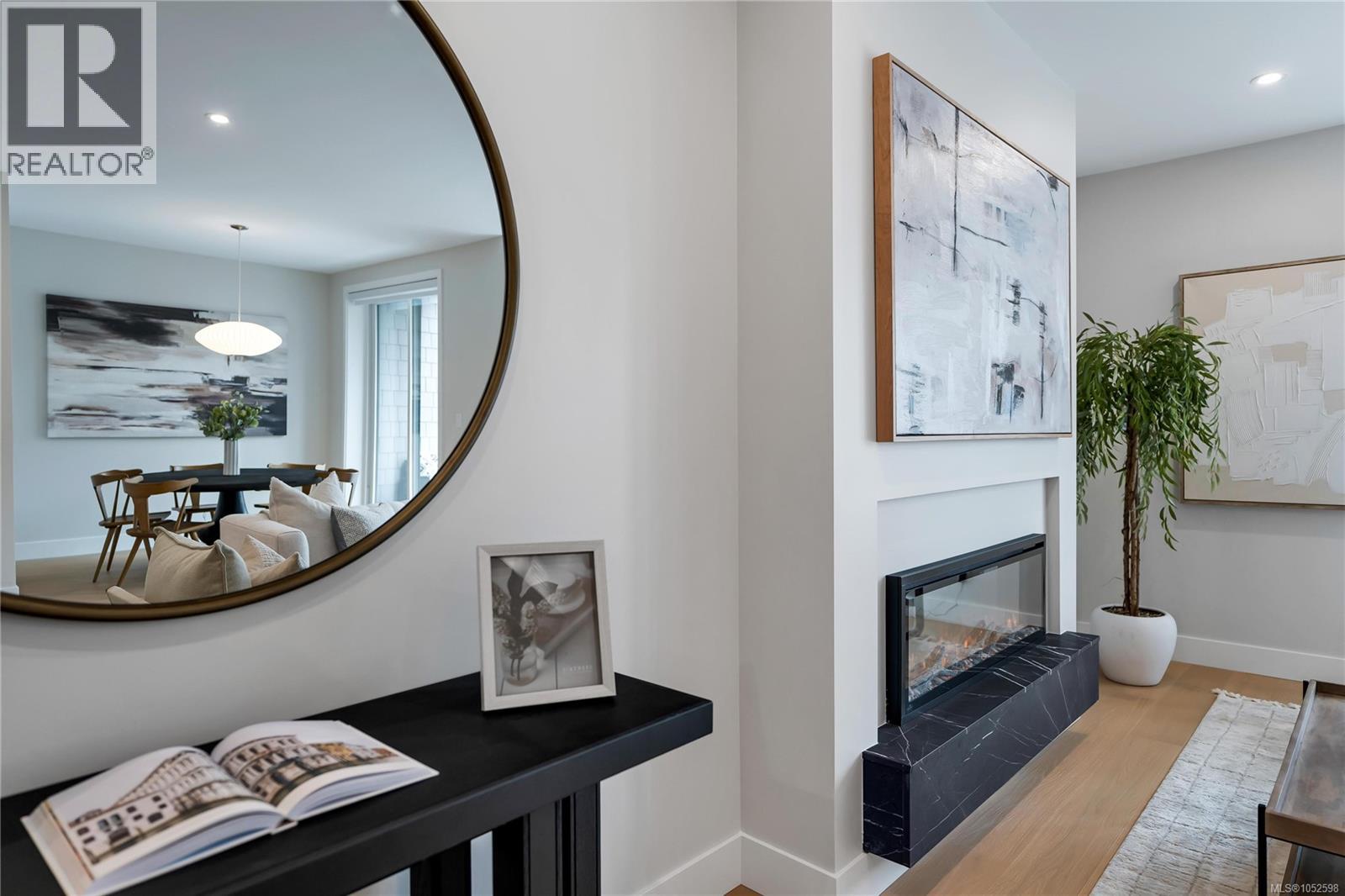 2 2590 Penrhyn St Property Photo 13