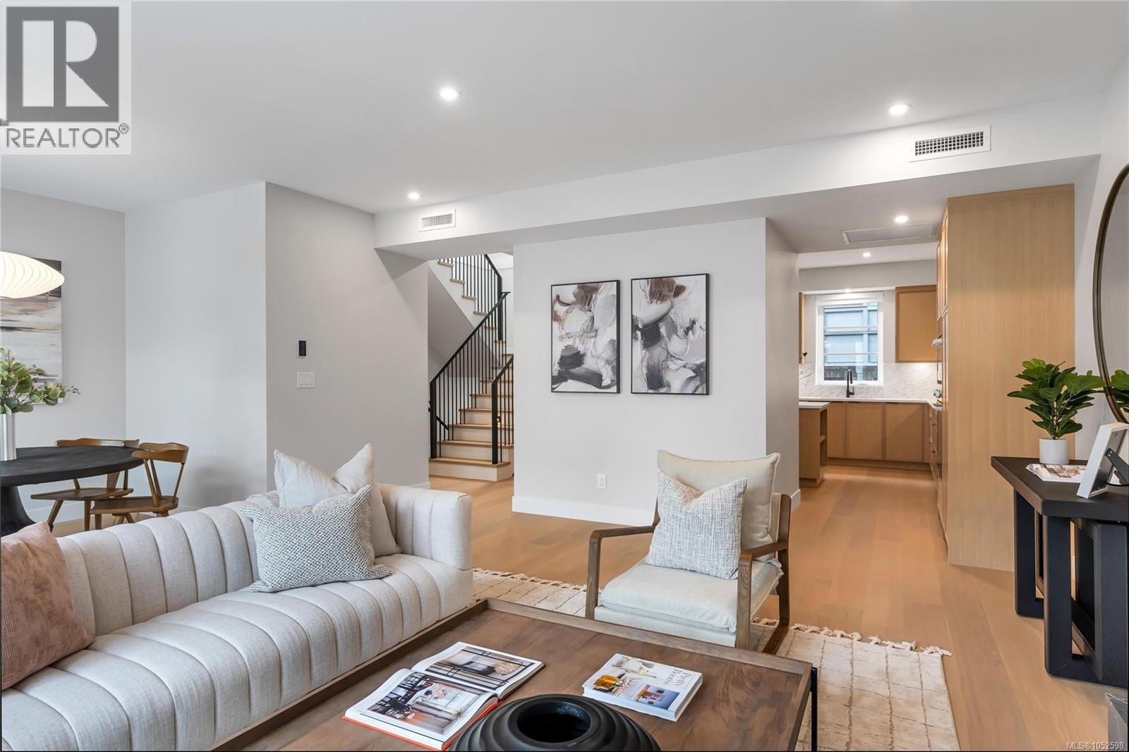 2 2590 Penrhyn St Property Photo 14