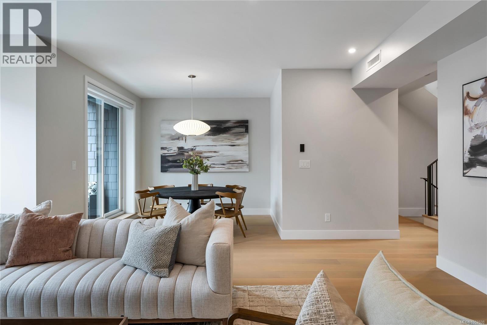 2 2590 Penrhyn St Property Photo 15