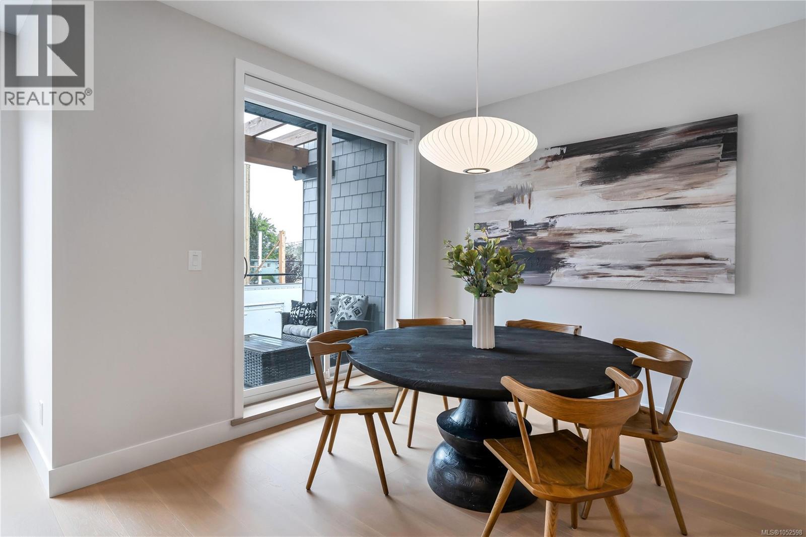 2 2590 Penrhyn St Property Photo 17
