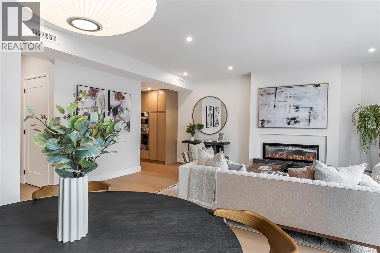 2 2590 Penrhyn St Property Photo 18