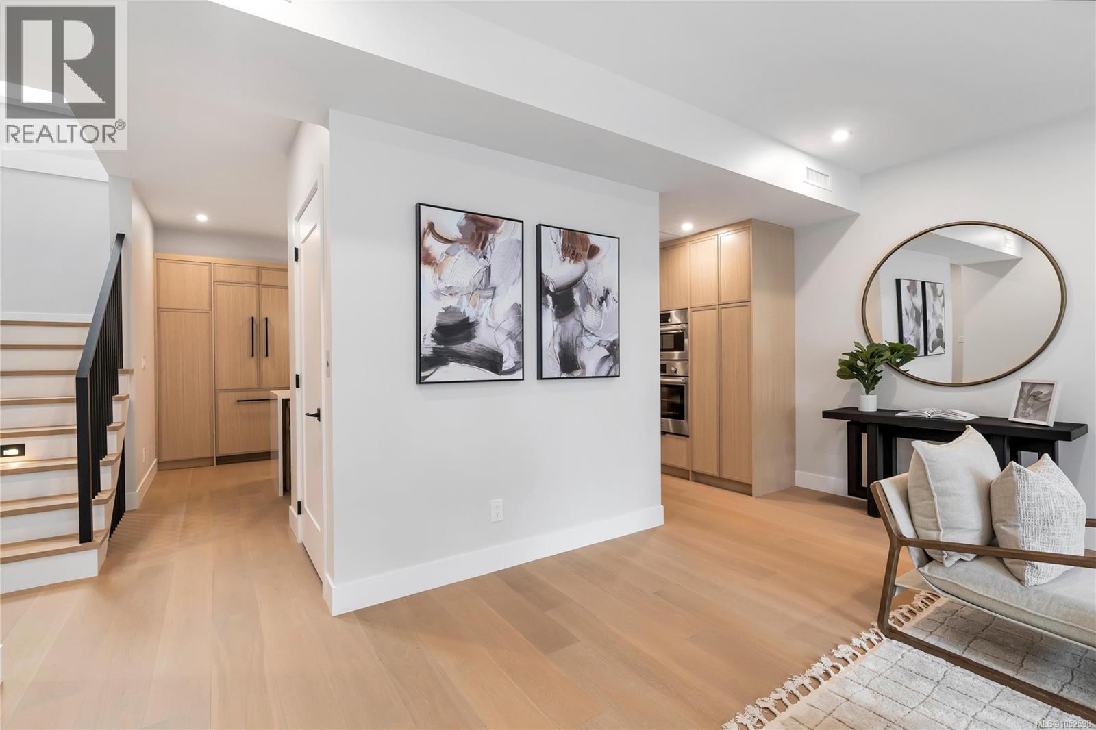 2 2590 Penrhyn St Property Photo 19