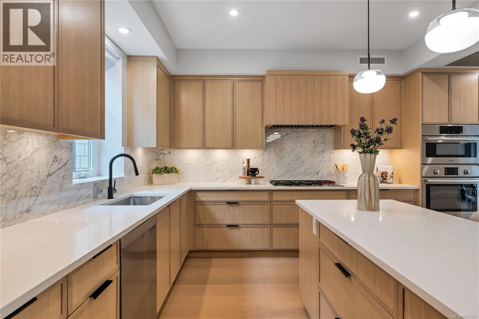 2 2590 Penrhyn St Property Photo 22