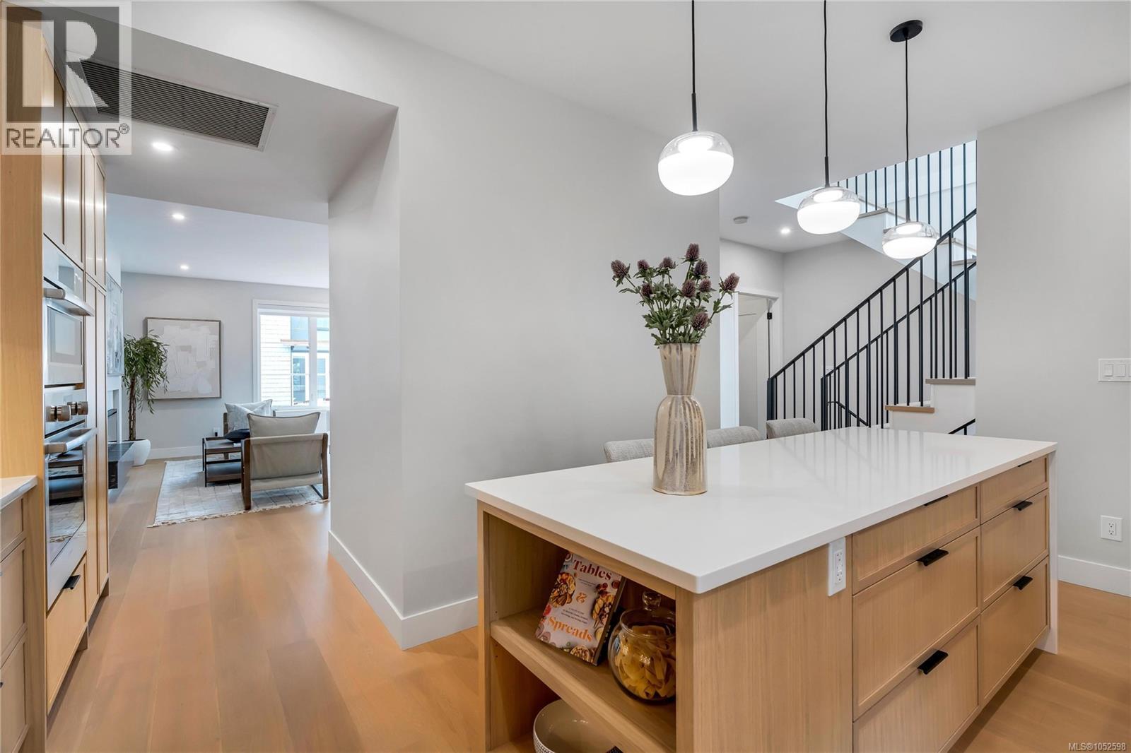 2 2590 Penrhyn St Property Photo 29