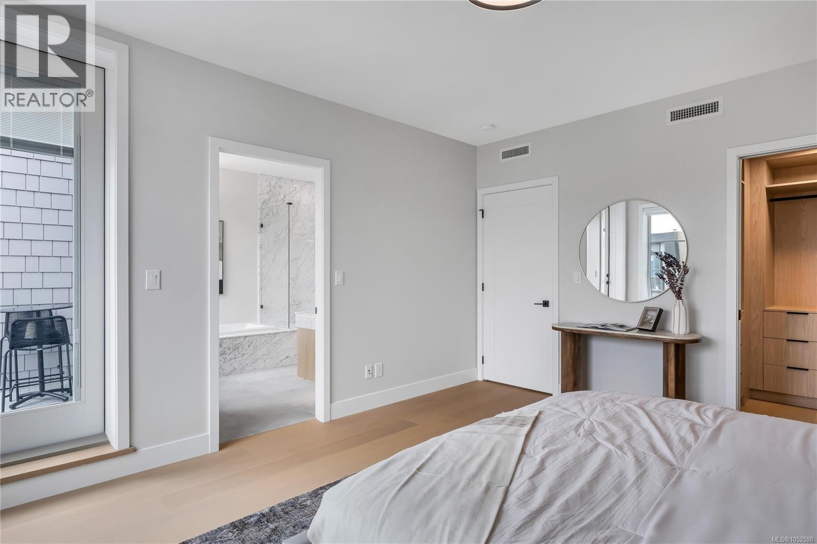 2 2590 Penrhyn St Property Photo 37