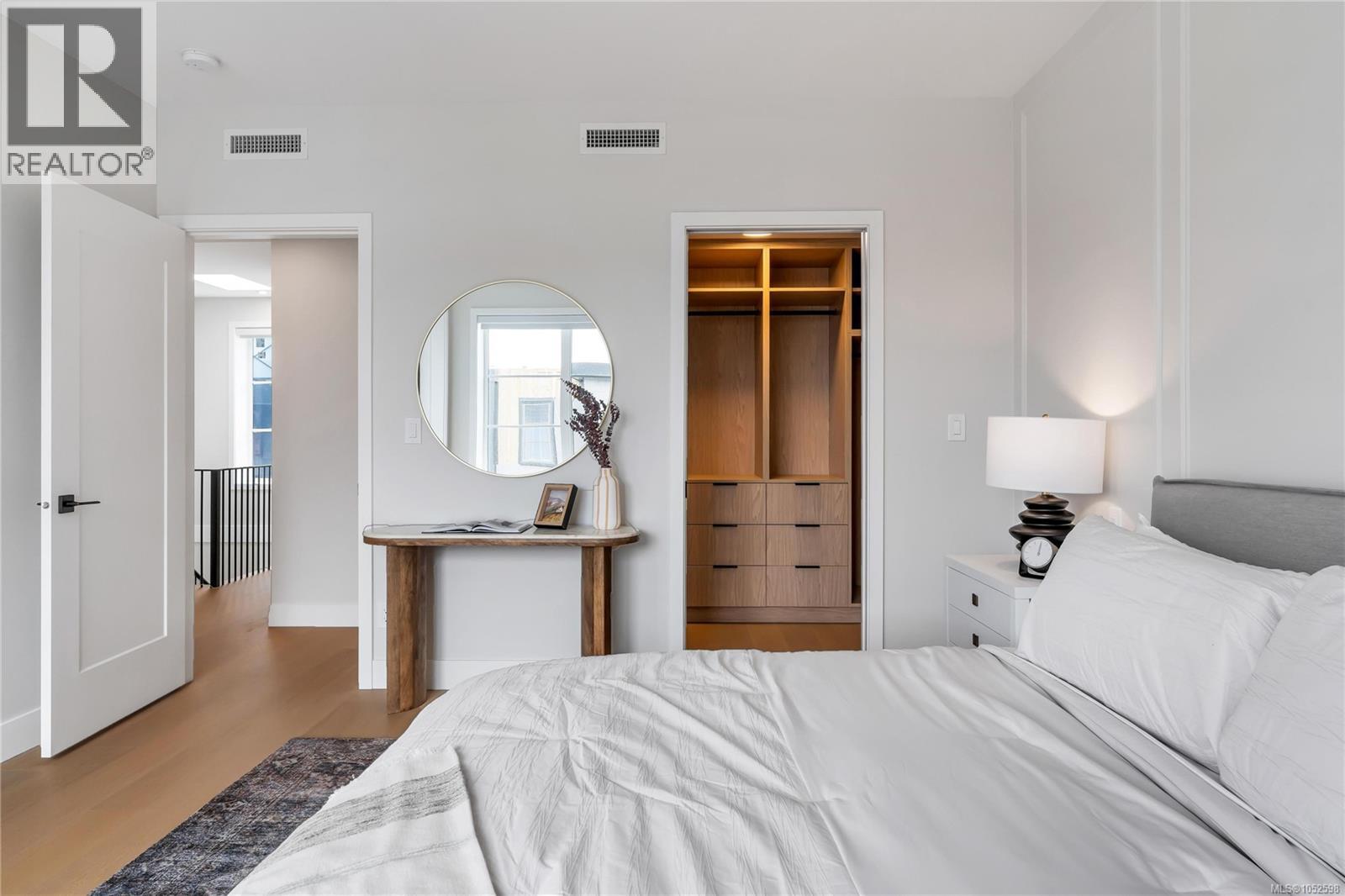 2 2590 Penrhyn St Property Photo 43