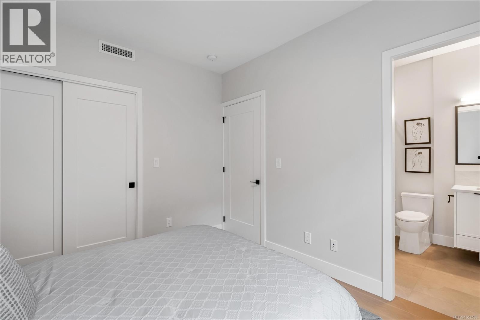 2 2590 Penrhyn St Property Photo 47
