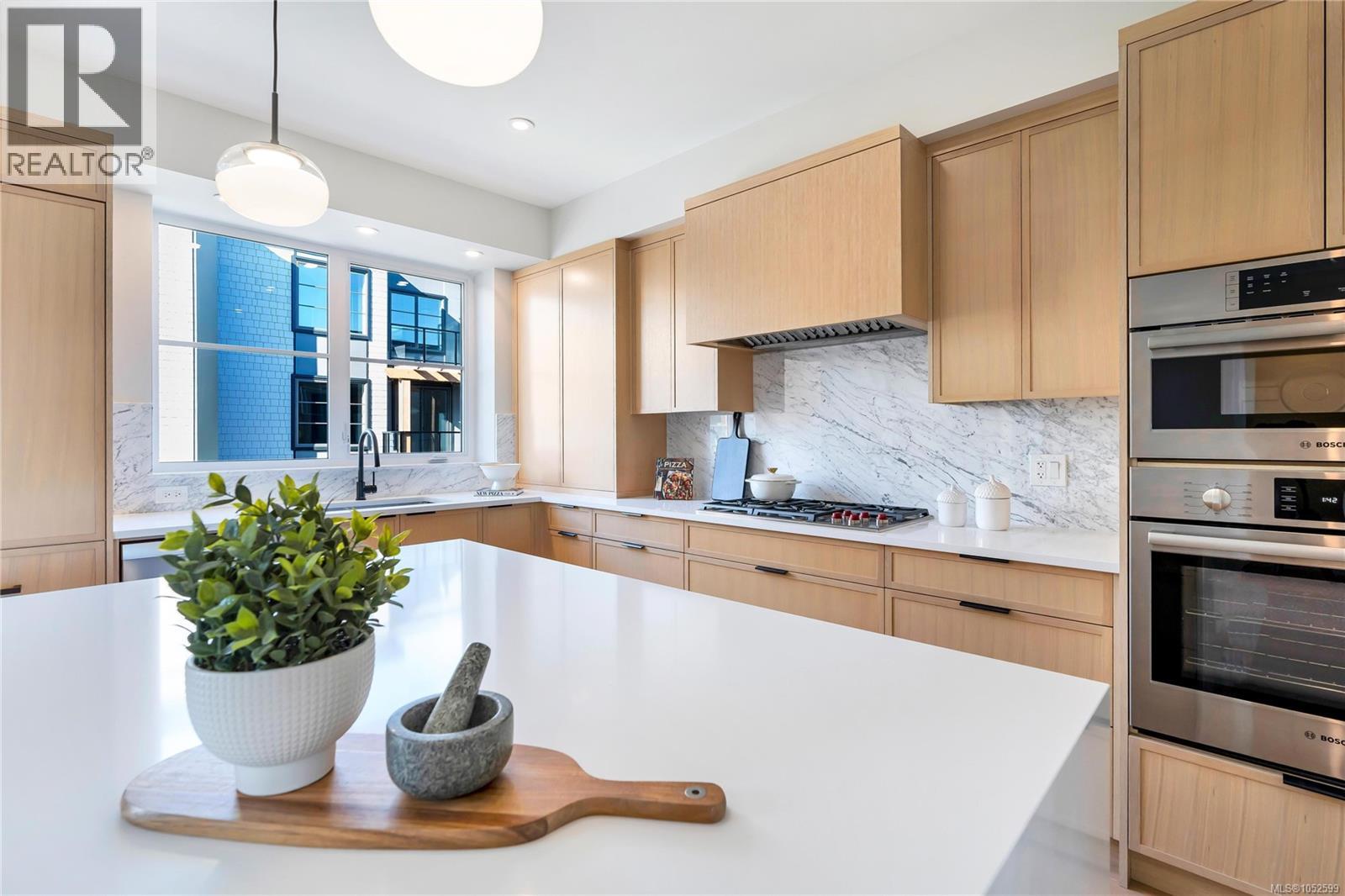 11 2590 Penrhyn St Property Photo 8