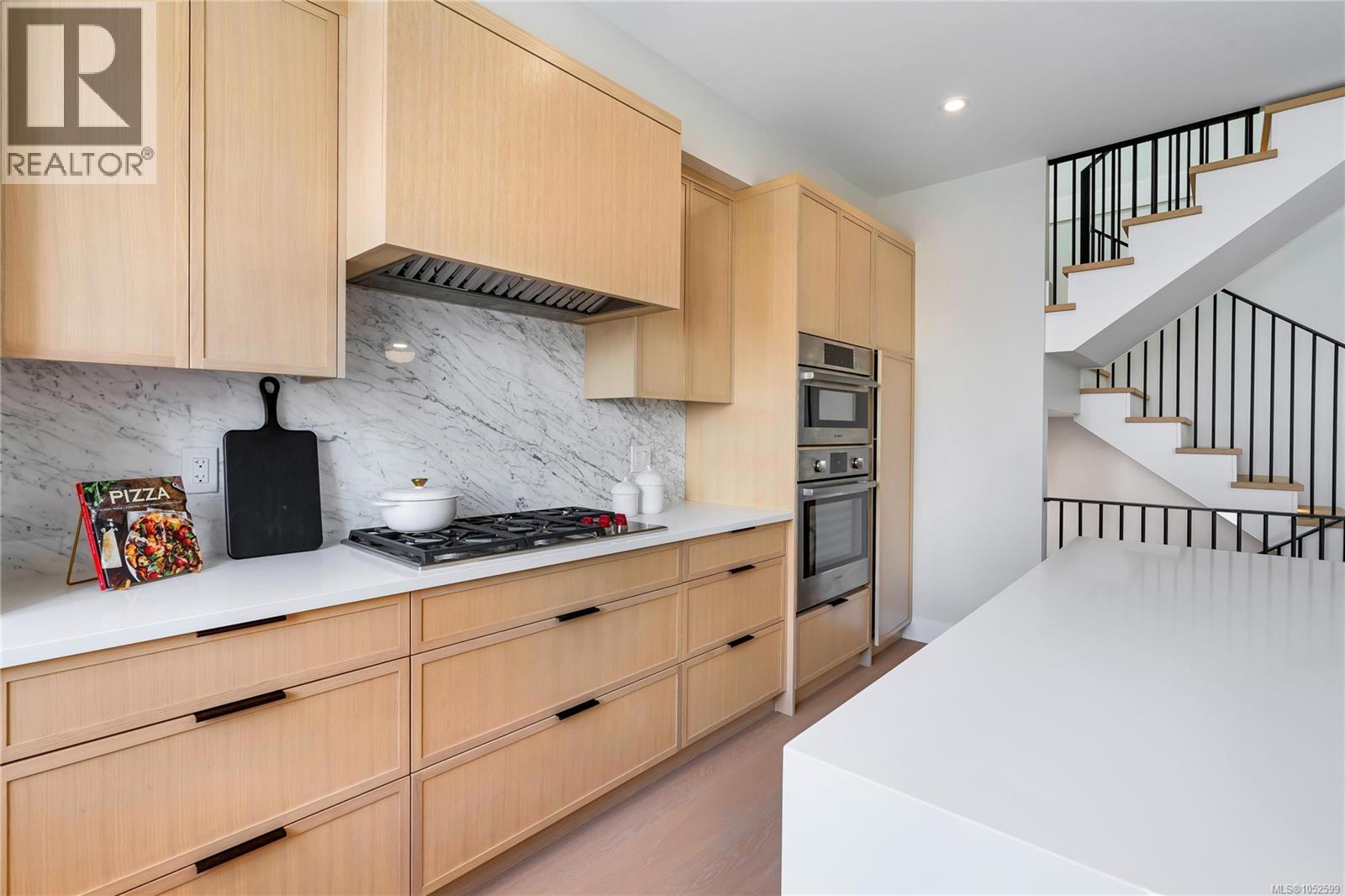 11 2590 Penrhyn St Property Photo 11