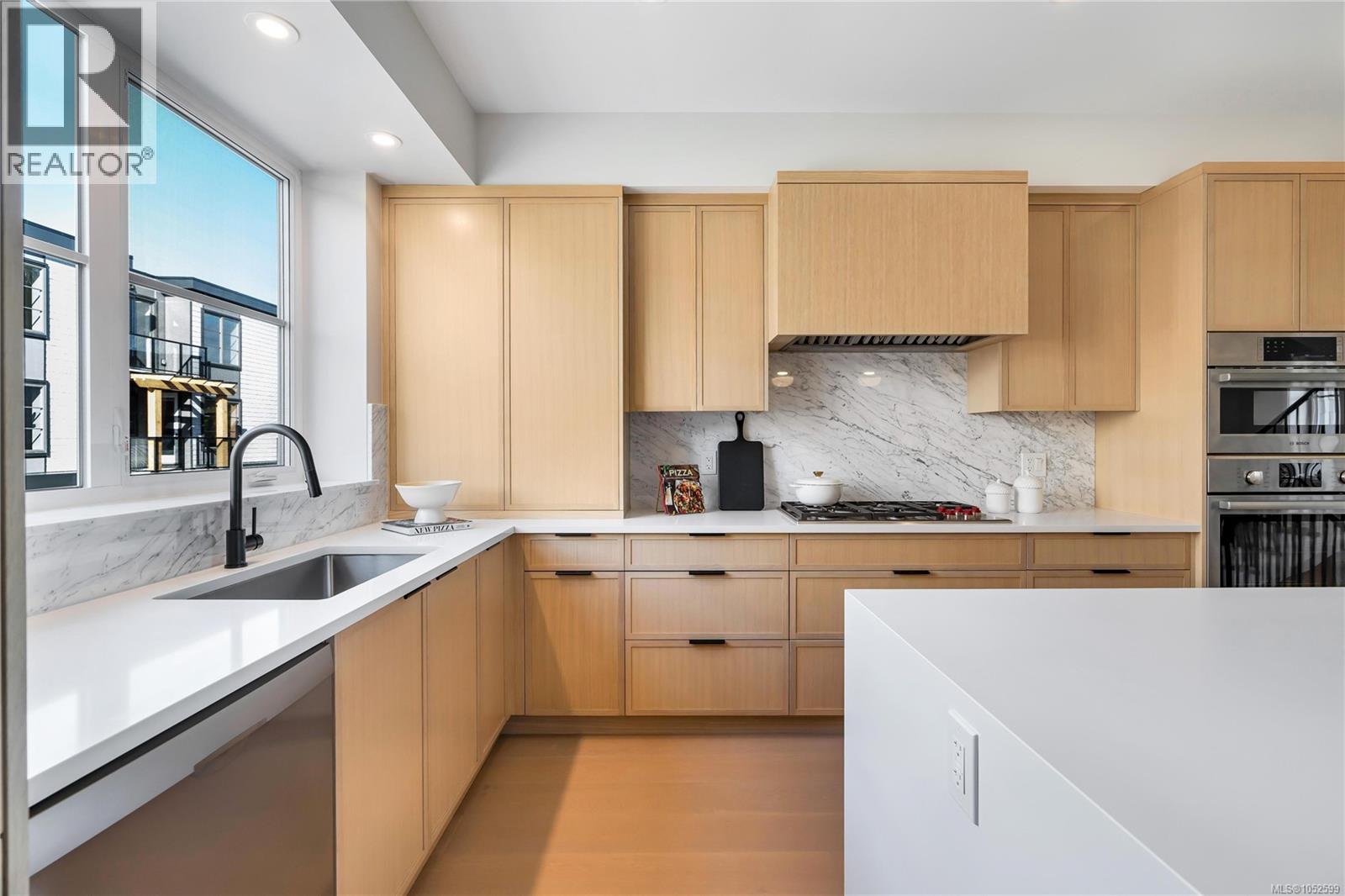 11 2590 Penrhyn St Property Photo 12