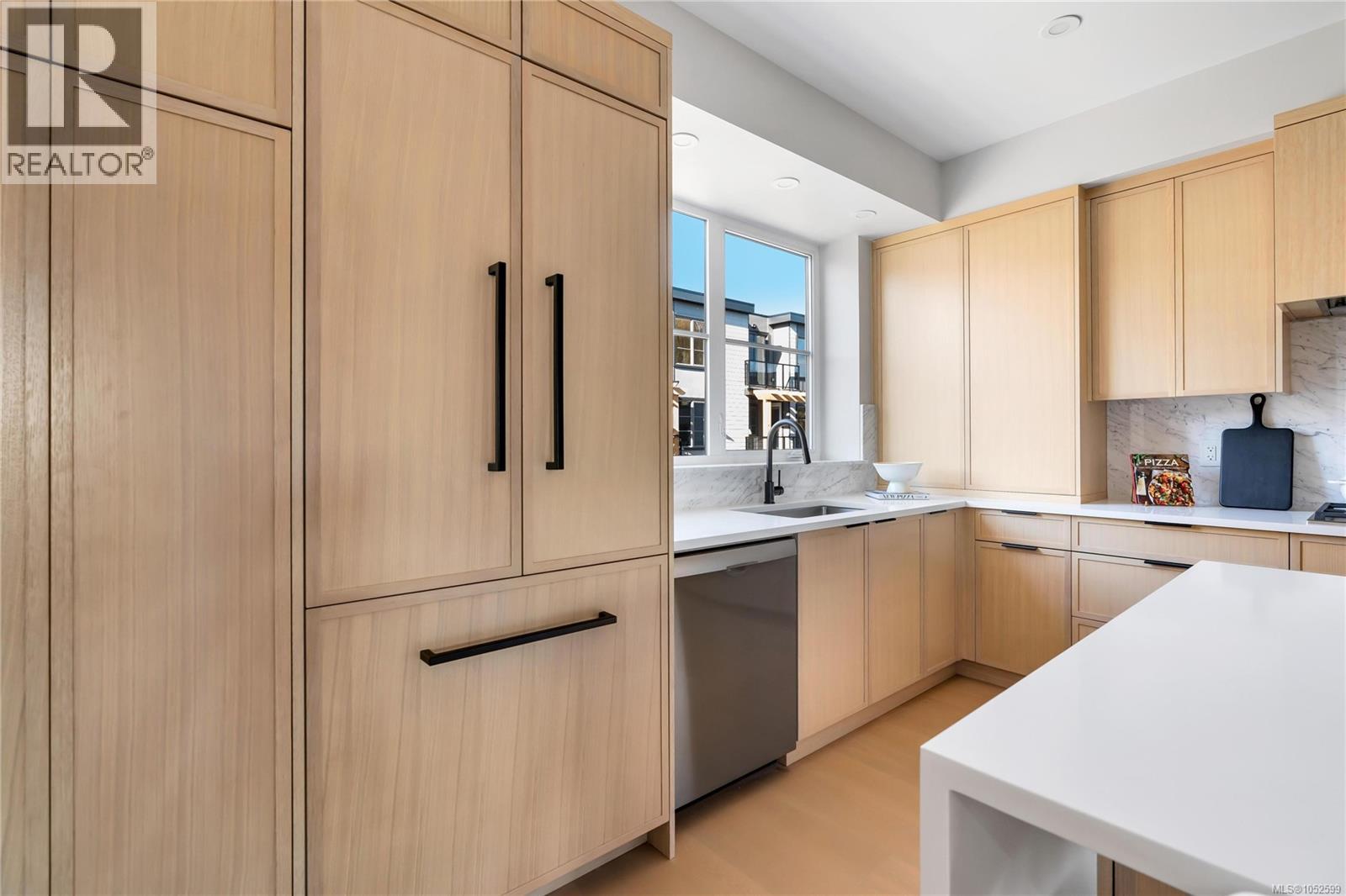 11 2590 Penrhyn St Property Photo 13