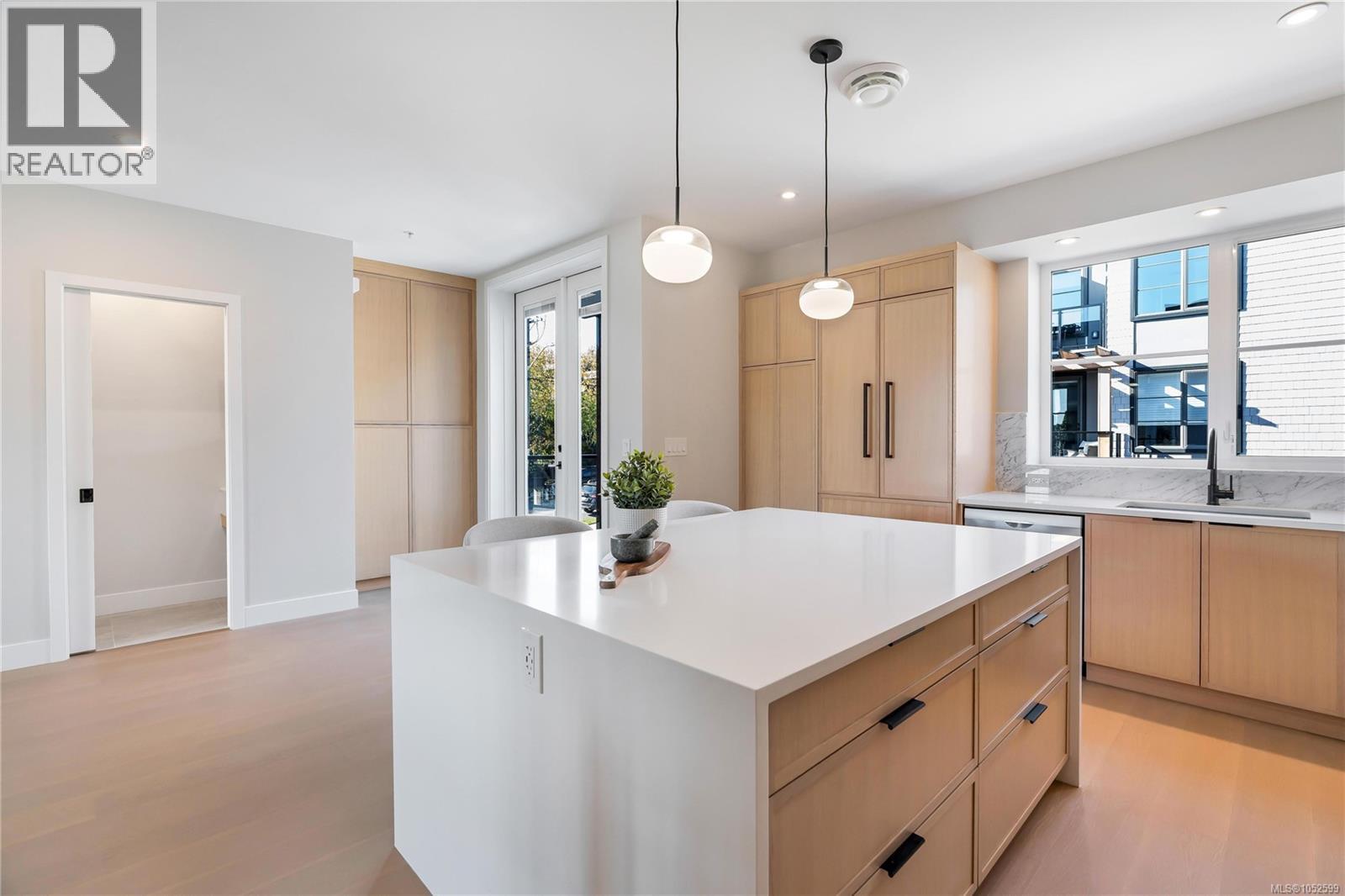 11 2590 Penrhyn St Property Photo 15