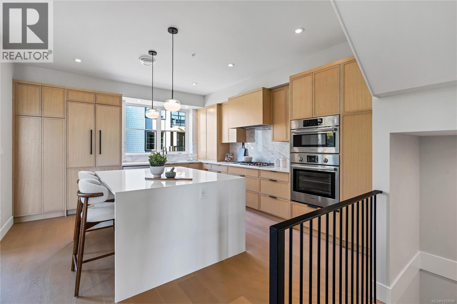 11 2590 Penrhyn St Property Photo 16