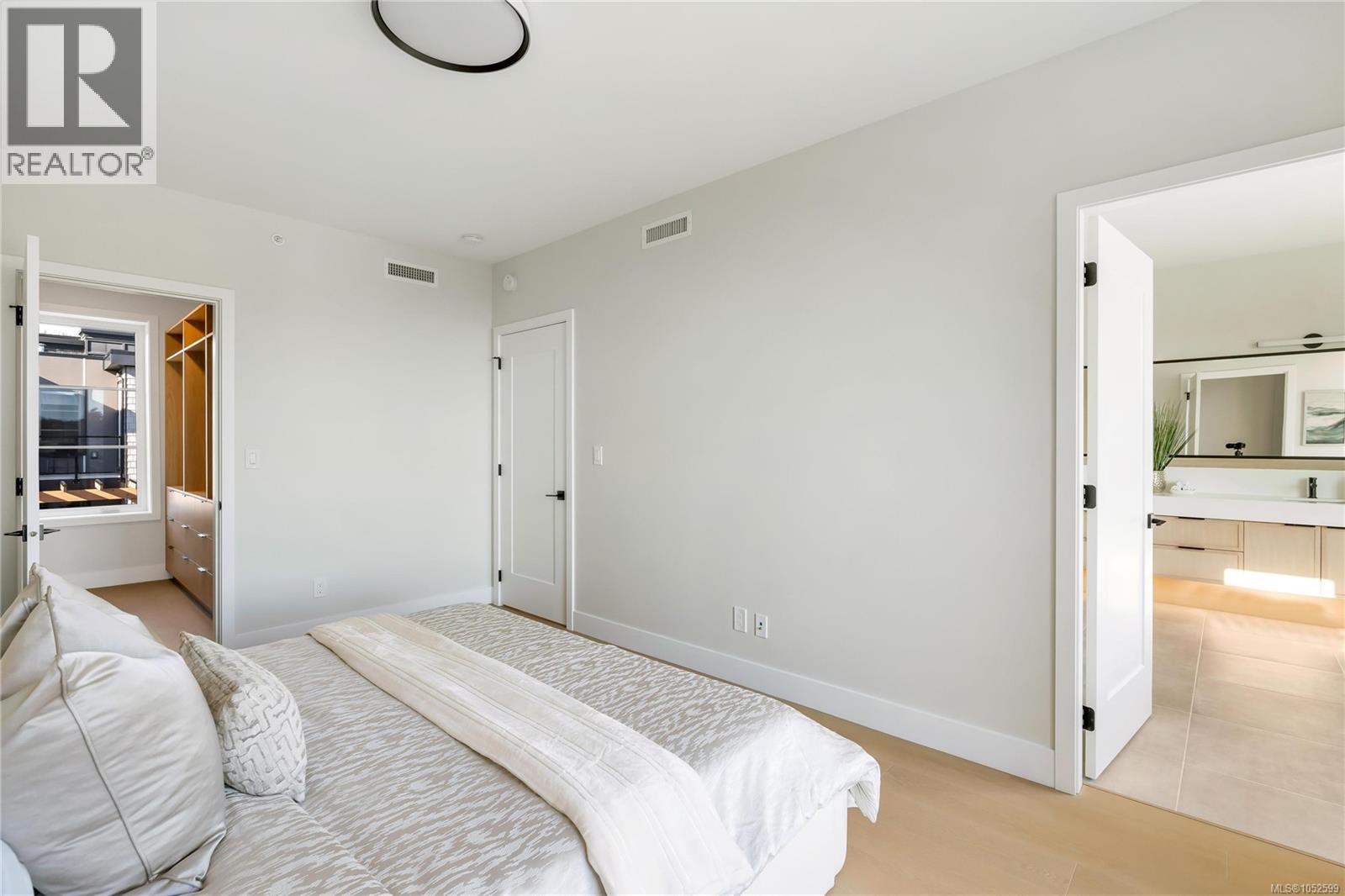 11 2590 Penrhyn St Property Photo 36