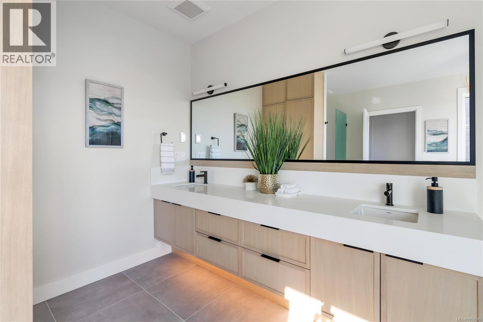 11 2590 Penrhyn St Property Photo 40