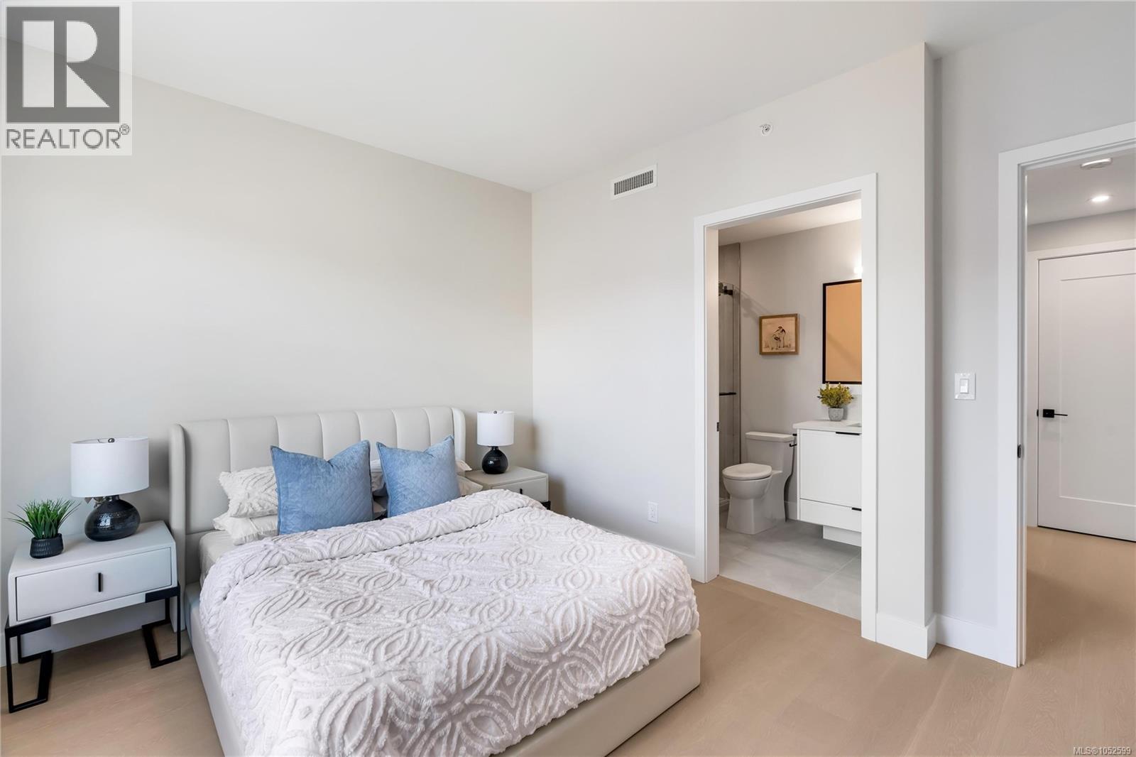 11 2590 Penrhyn St Property Photo 44