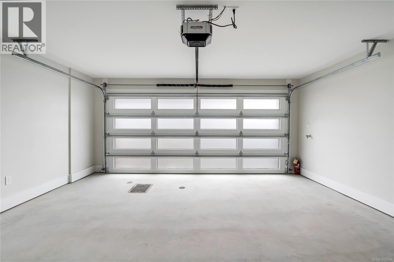 11 2590 Penrhyn St Property Photo 63