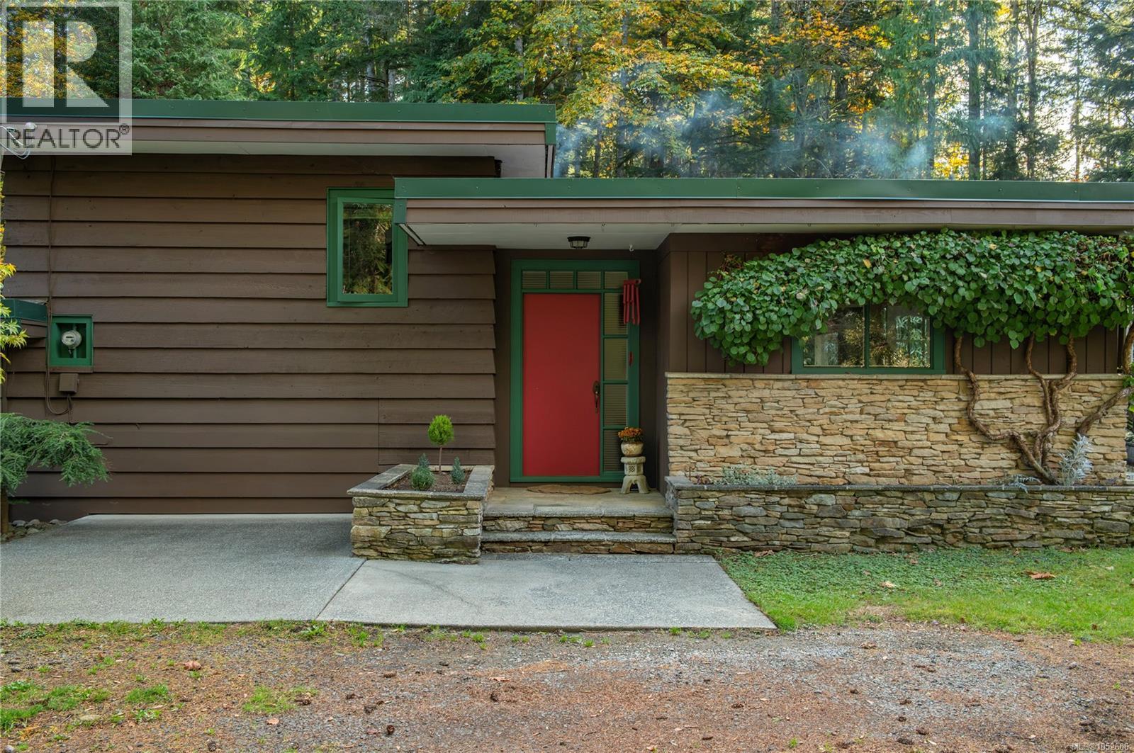 2691 Campbell River Rd Property Photo 4