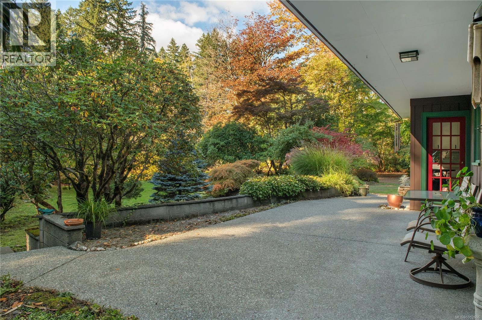 2691 Campbell River Rd Property Photo 38