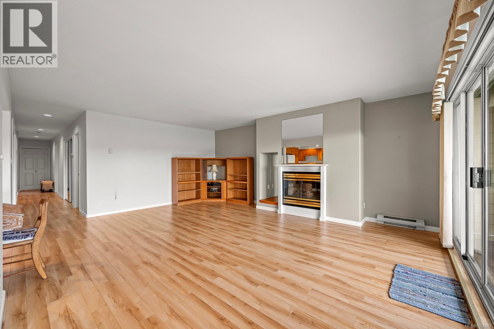 104 2970 Cliffe Ave Property Photo 16